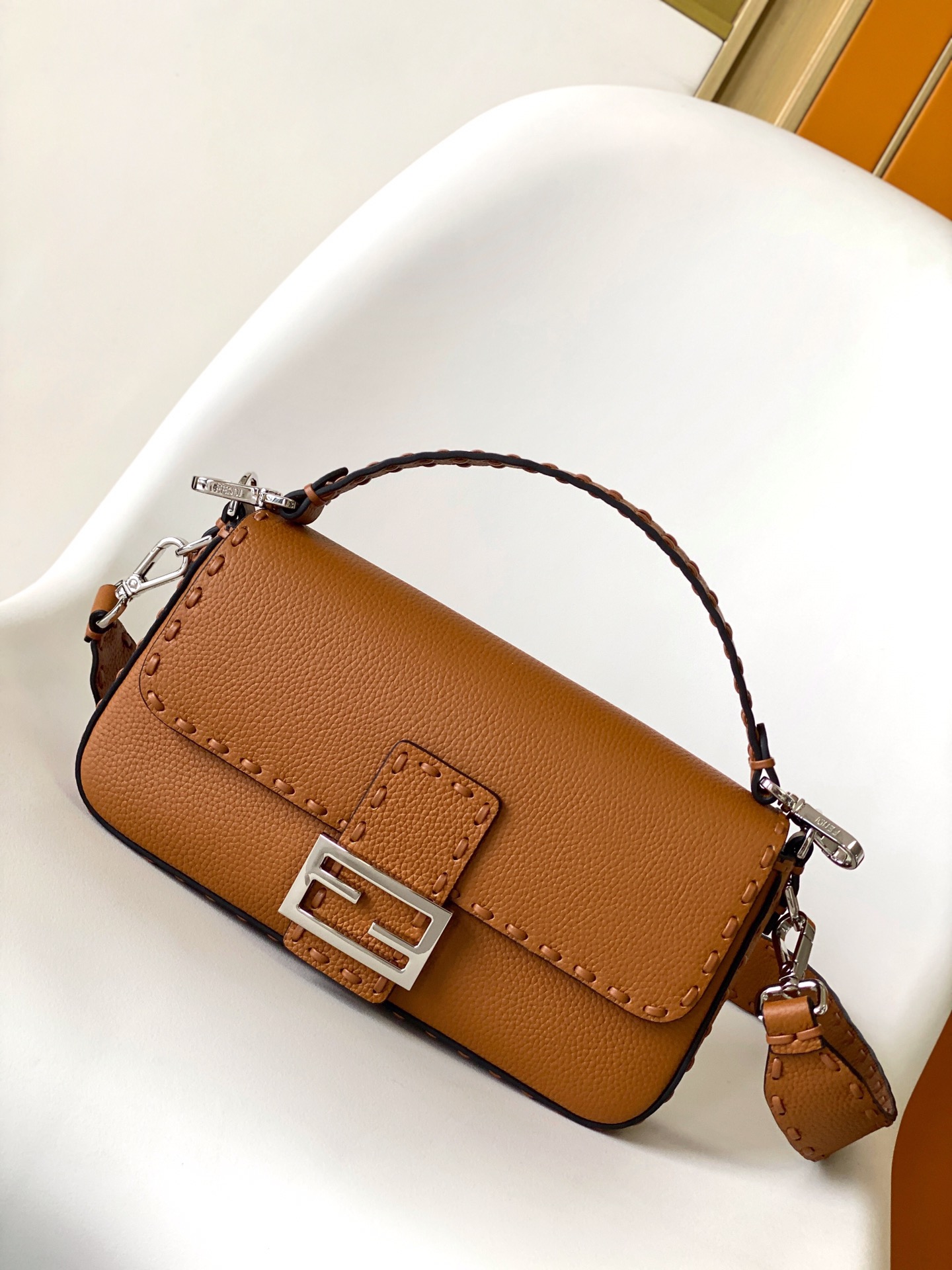 FENDI Женская сумка baguette 