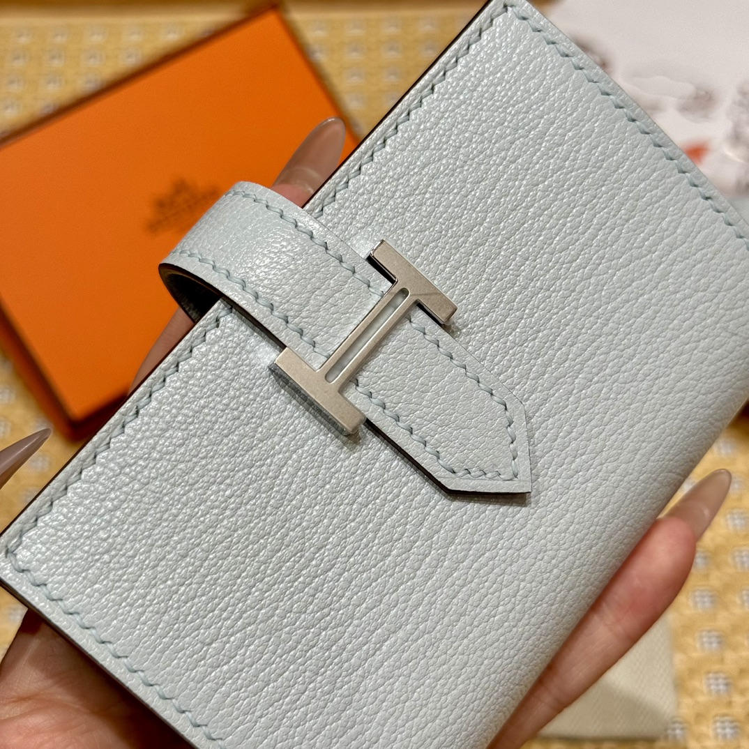 HERMES Кошелёк Bearn 12 см 08/Bluepale Chèvre HERMES Кошелёк Bearn 12 см 08/Bluepale Chèvre