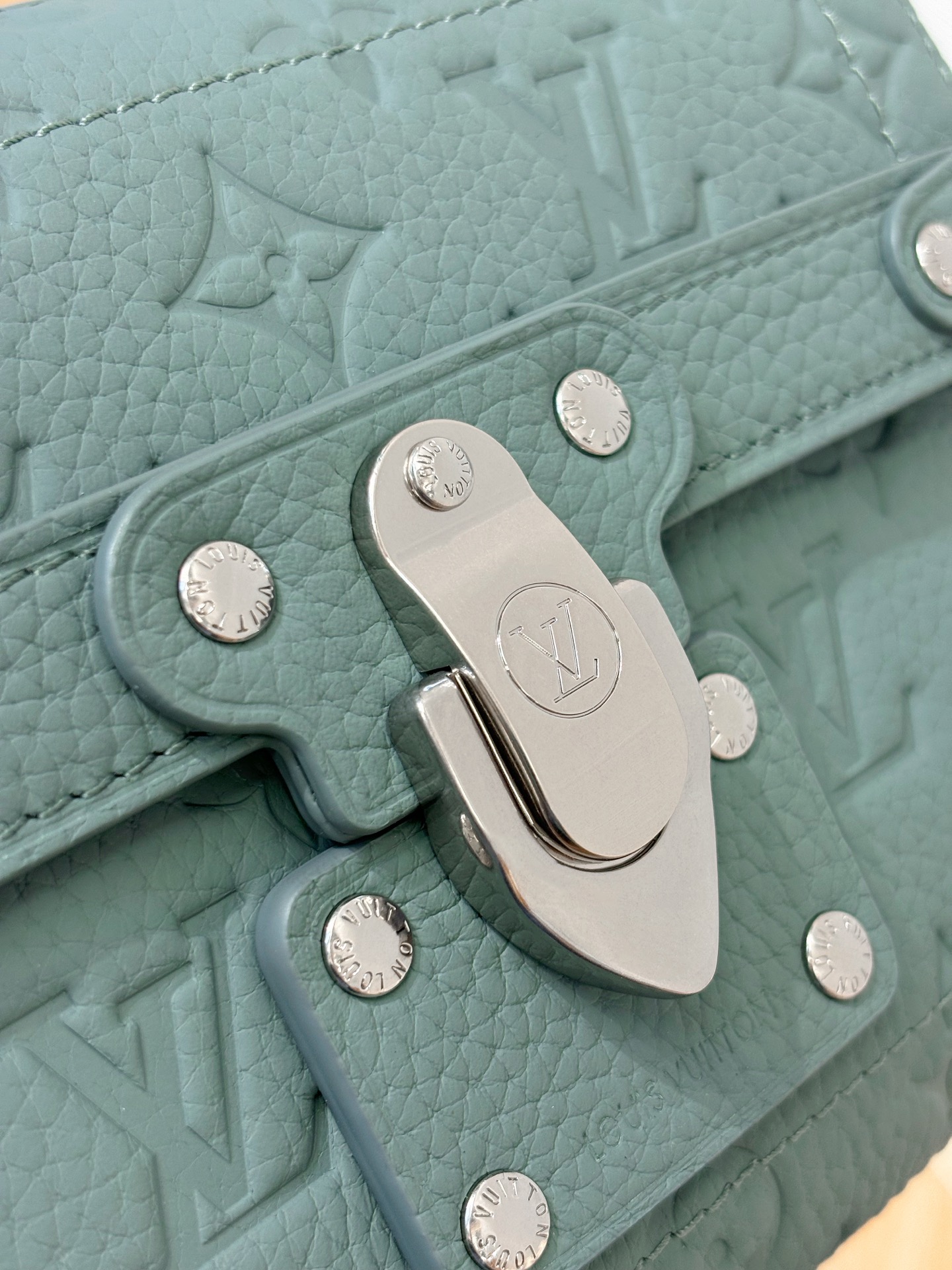 LOUIS VUITTON Мужской клатч сумка Soul Trunk M13871 LOUIS VUITTON Мужской клатч сумка Soul Trunk M13871