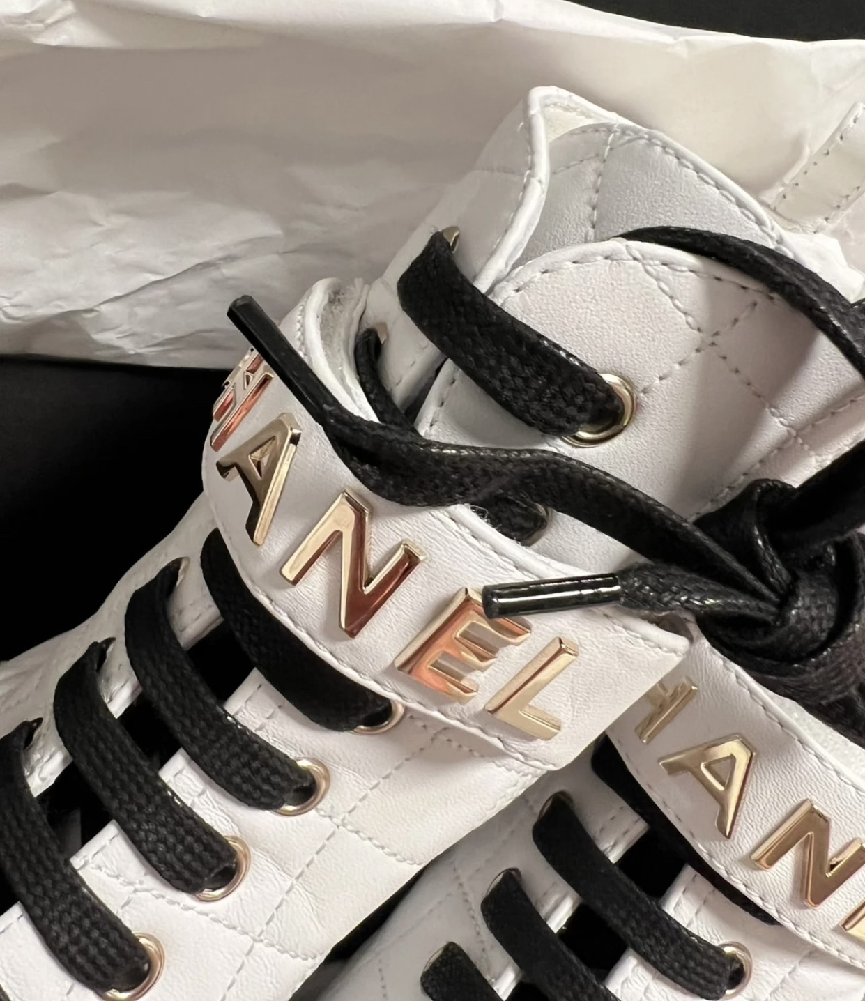 CHANEL Женские стёганые ботинки с перемычкой CHANEL Женские стёганые ботинки с перемычкой