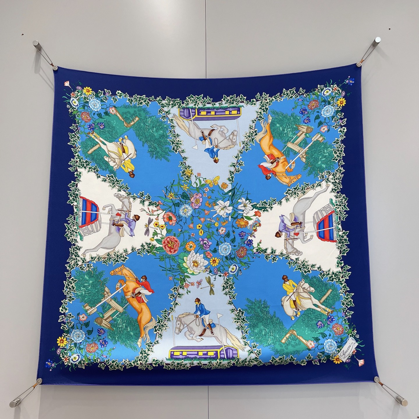 GUCCI Женский платок шёлк GUCCI Женский платок шёлк