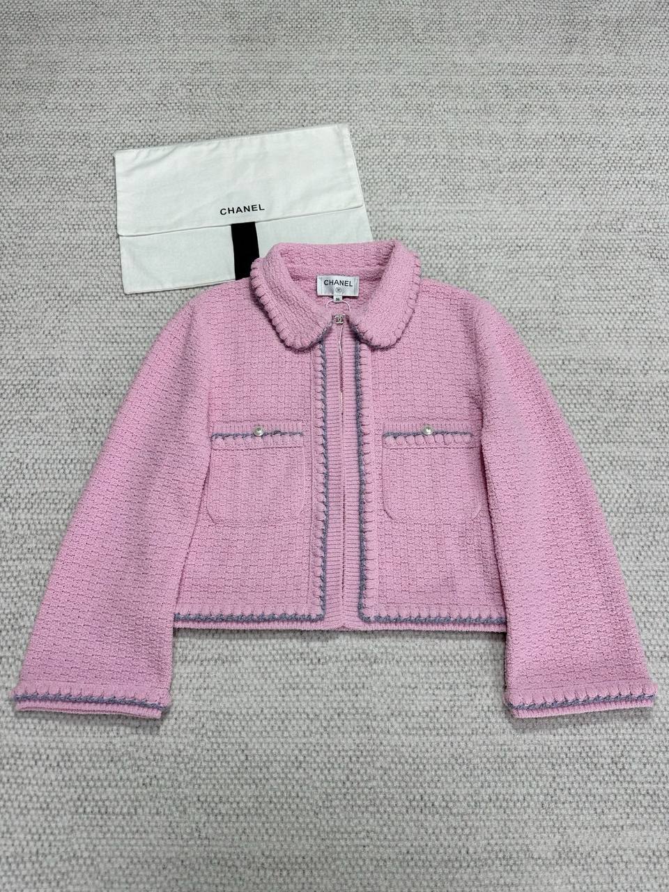 CHANEL Женский кардиган в нежно-розовом цвете CHANEL Женский кардиган в нежно-розовом цвете