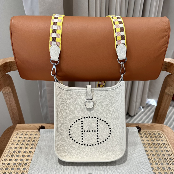 Hermes Женская сумка mini Evelyne 16 см i2/Nata Clemence