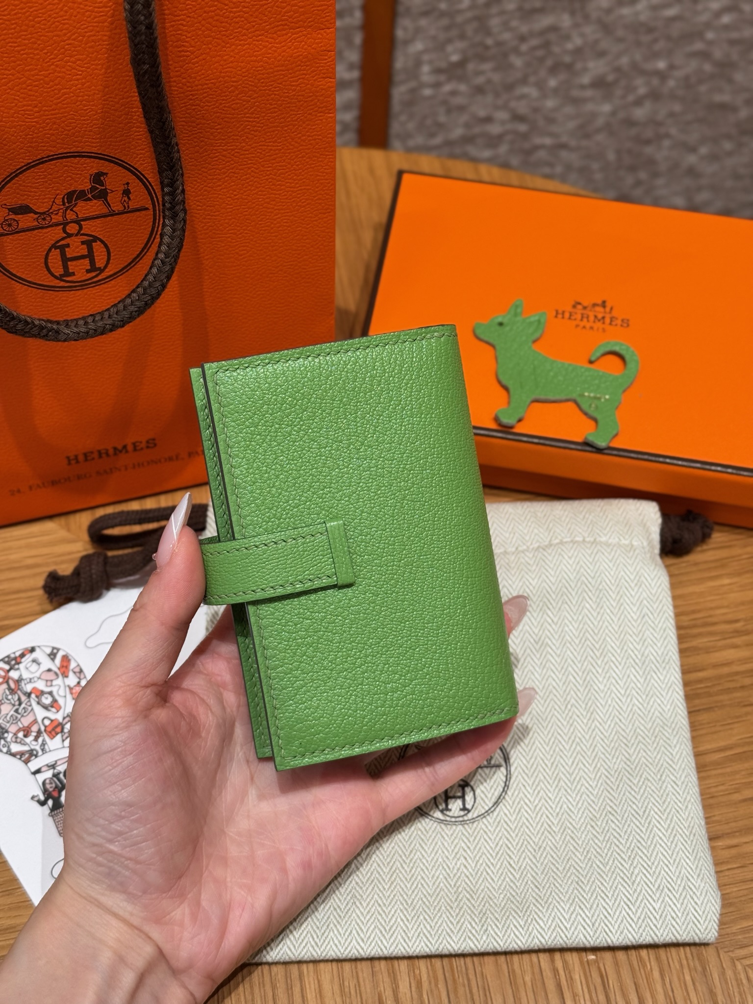 HERMES Кошелёк Bearn 10 см 3i/Vert Criquent Chèvre HERMES Кошелёк Bearn 10 см 3i/Vert Criquent Chèvre