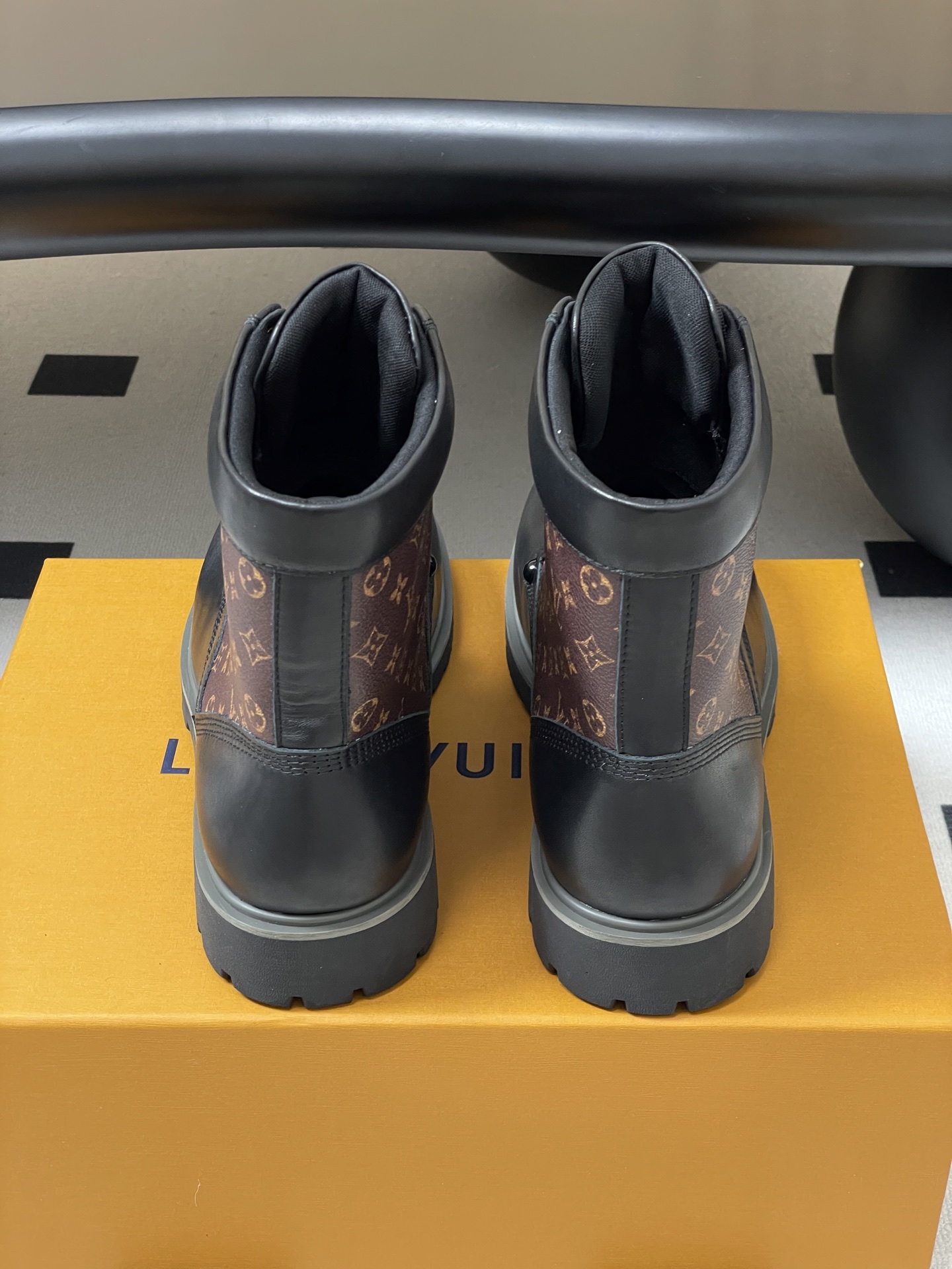 LOUIS VUITTON Женские ботинки LOUIS VUITTON Женские ботинки