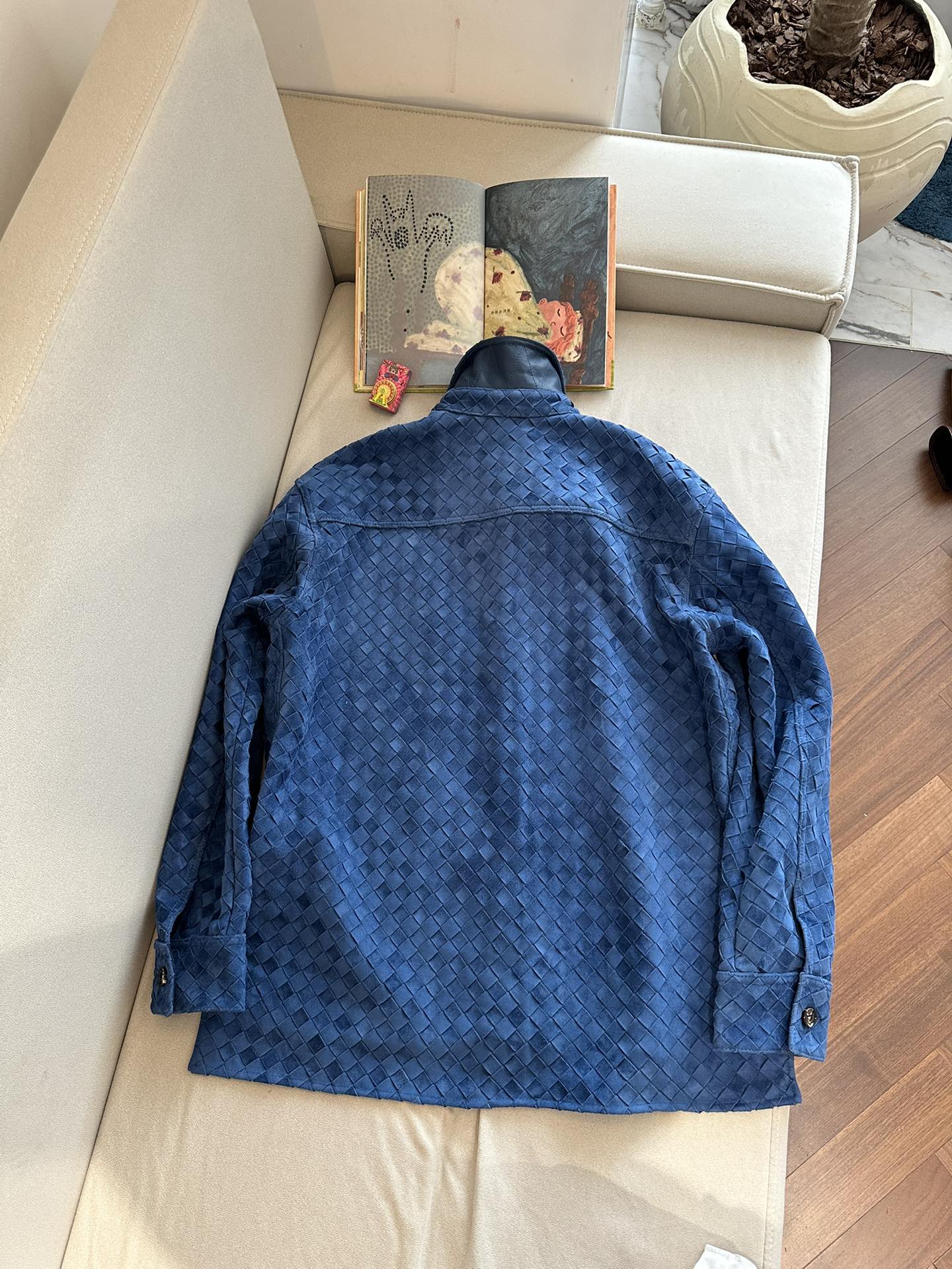 BOTTEGA VENETA Женская рубашка из замши в плетении Intrecciato