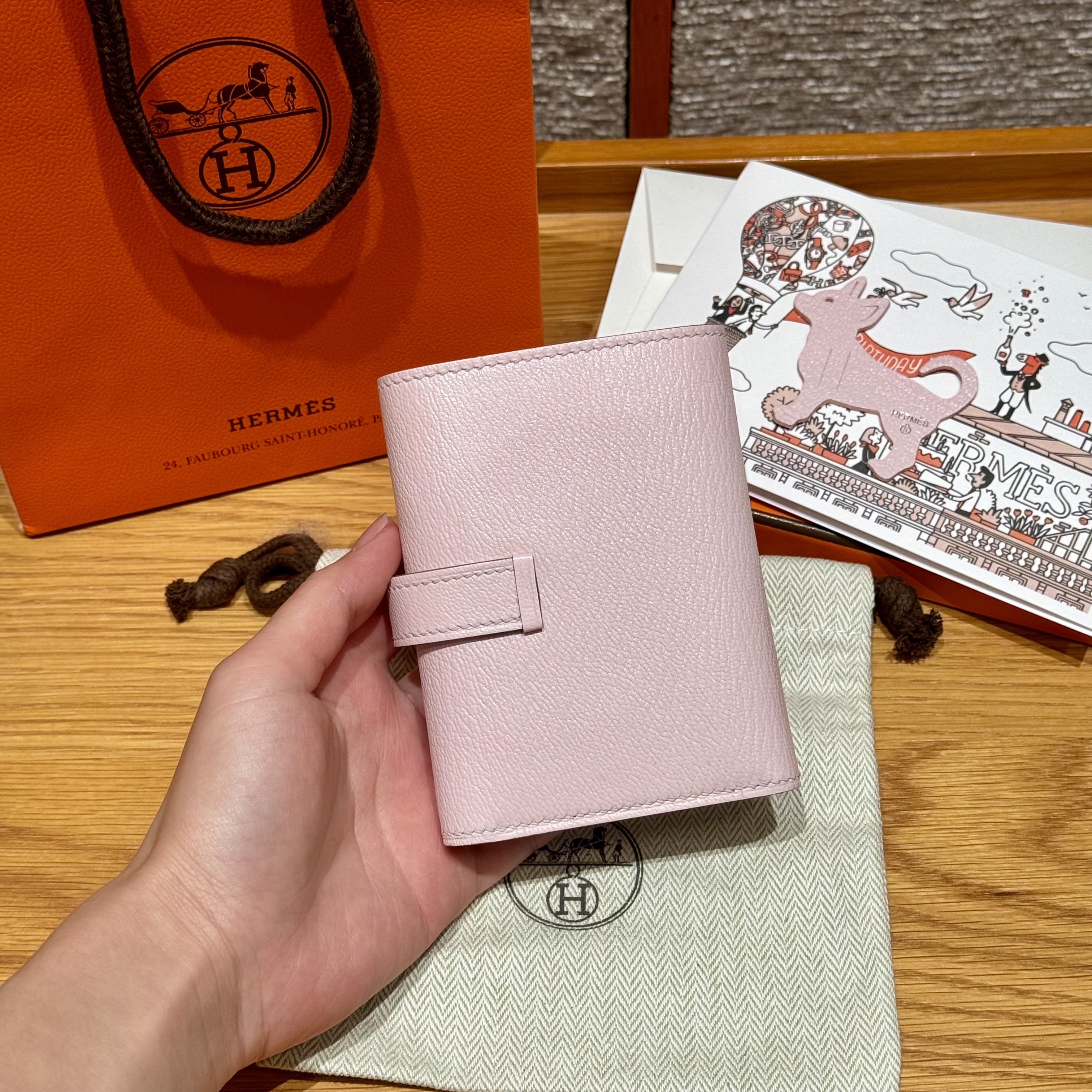 HERMES Кошелёк Bearn 11 см M7/Rose Darling Chèvre HERMES Кошелёк Bearn 11 см M7/Rose Darling Chèvre