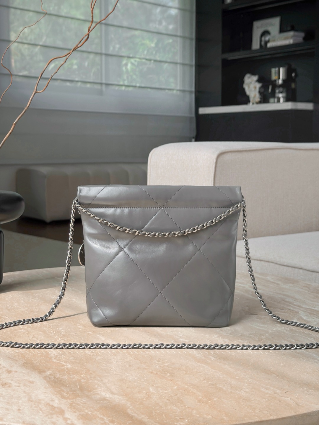 CHANEL Женская сумка 22 Mini