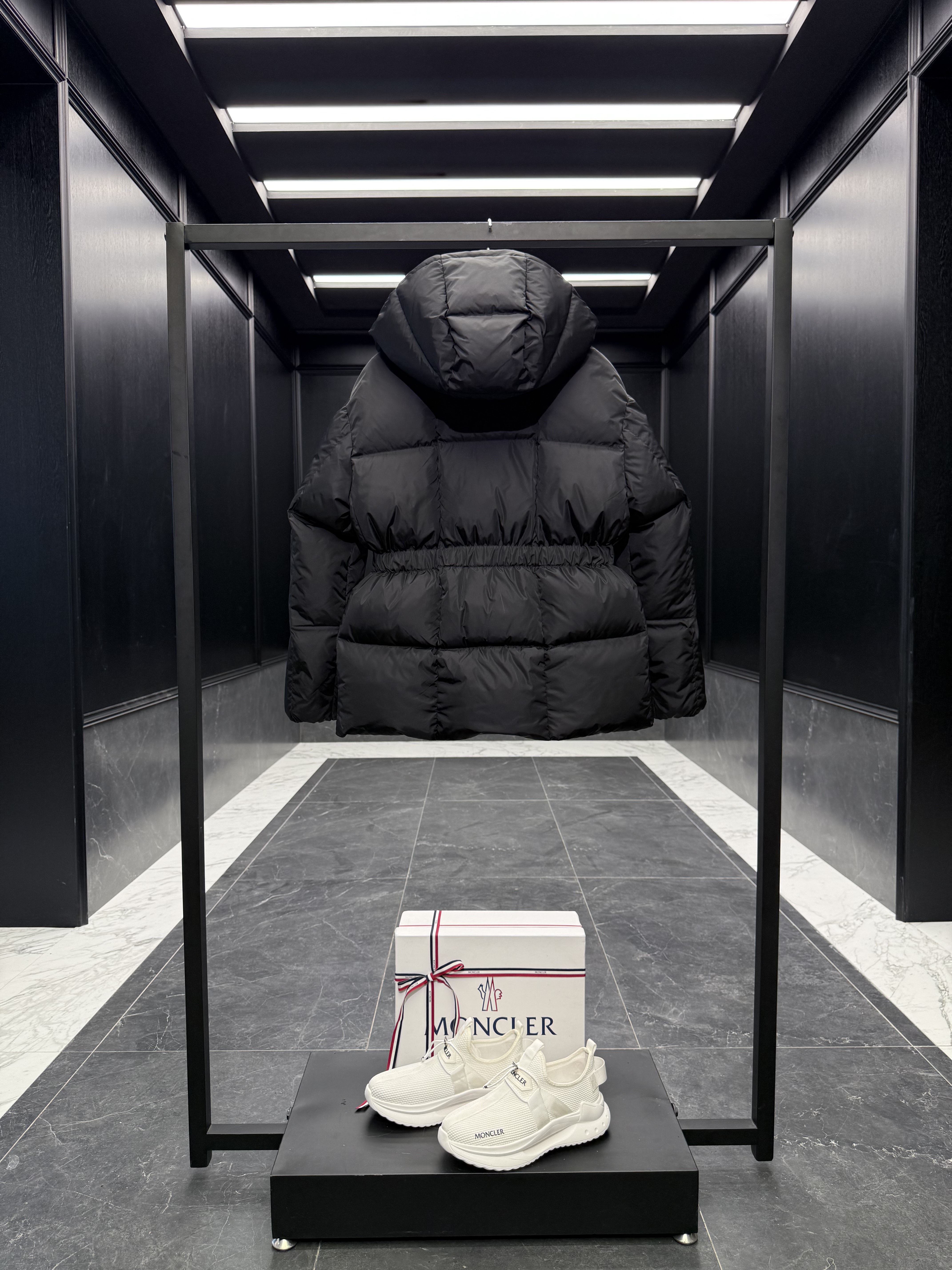 MONCLER Женский пуховик Agneux MONCLER Женский пуховик Agneux
