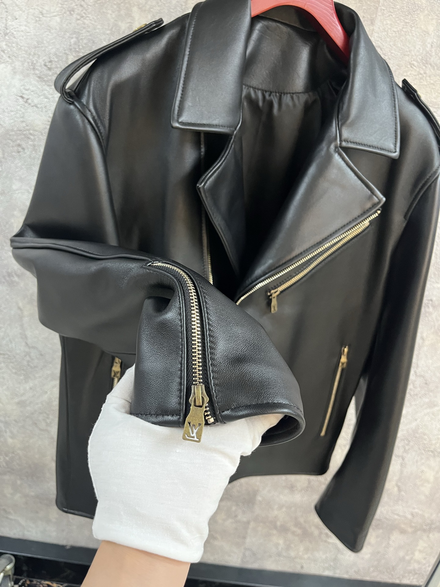 LOUIS VUITTON Мужская кожаная куртка LOUIS VUITTON Мужская кожаная куртка