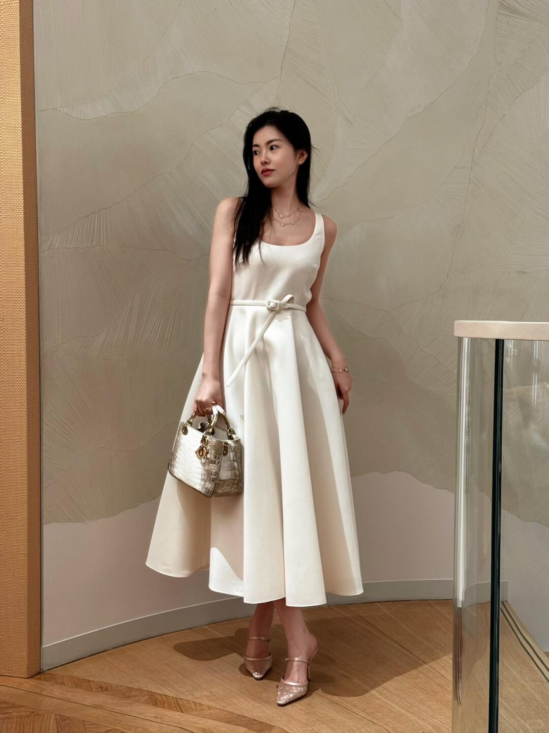 CHRISTIAN DIOR Женское атласное платье  CHRISTIAN DIOR Женское атласное платье