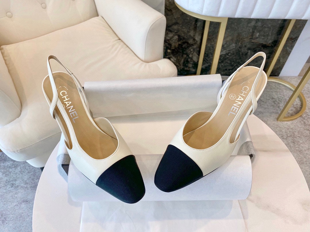 CHANEL Женские туфли слингбэки из кожи на каблуке