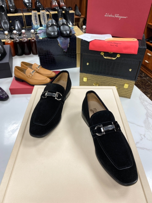 SALVATORE FERRAGAMO Мужские лоферы из коровьей кожи