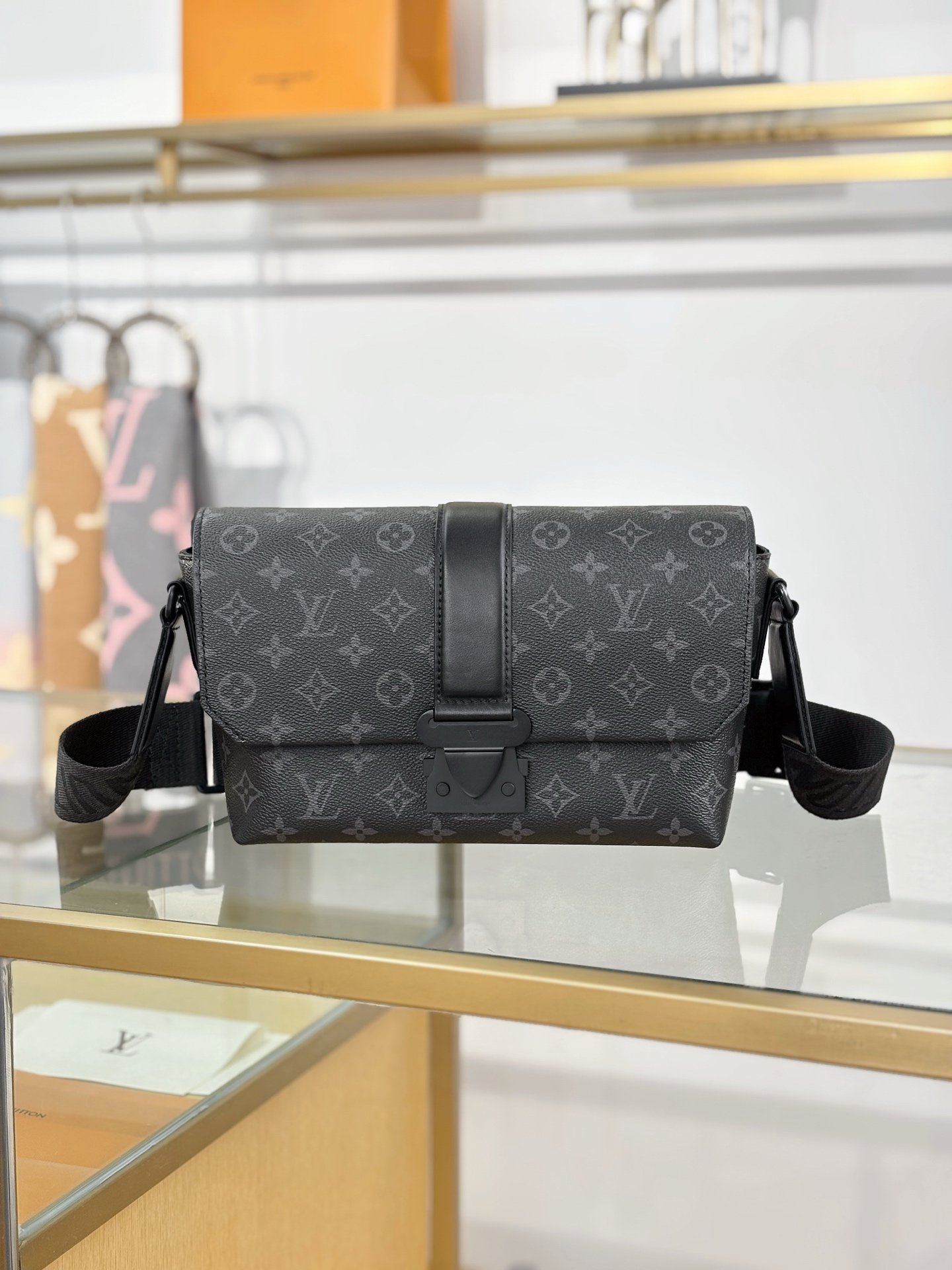 LOUIS VUITTON Мужская сумка S-Cape Messenger M46794 LOUIS VUITTON Мужская сумка S-Cape Messenger M46794