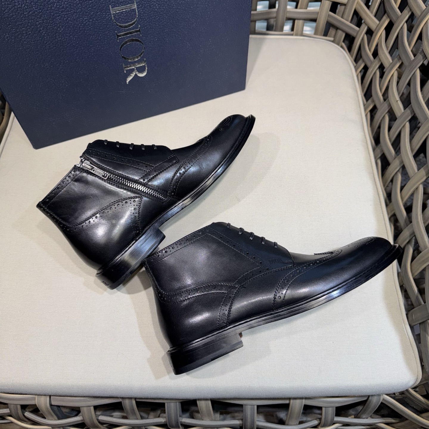 CHRISTIAN DIOR Мужские ботинки из телячьей кожи CHRISTIAN DIOR Мужские ботинки из телячьей кожи