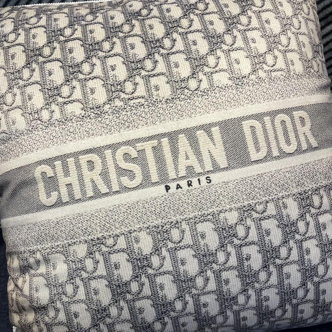 CHRISTIAN DIOR Бархатная подушка CHRISTIAN DIOR Бархатная подушка