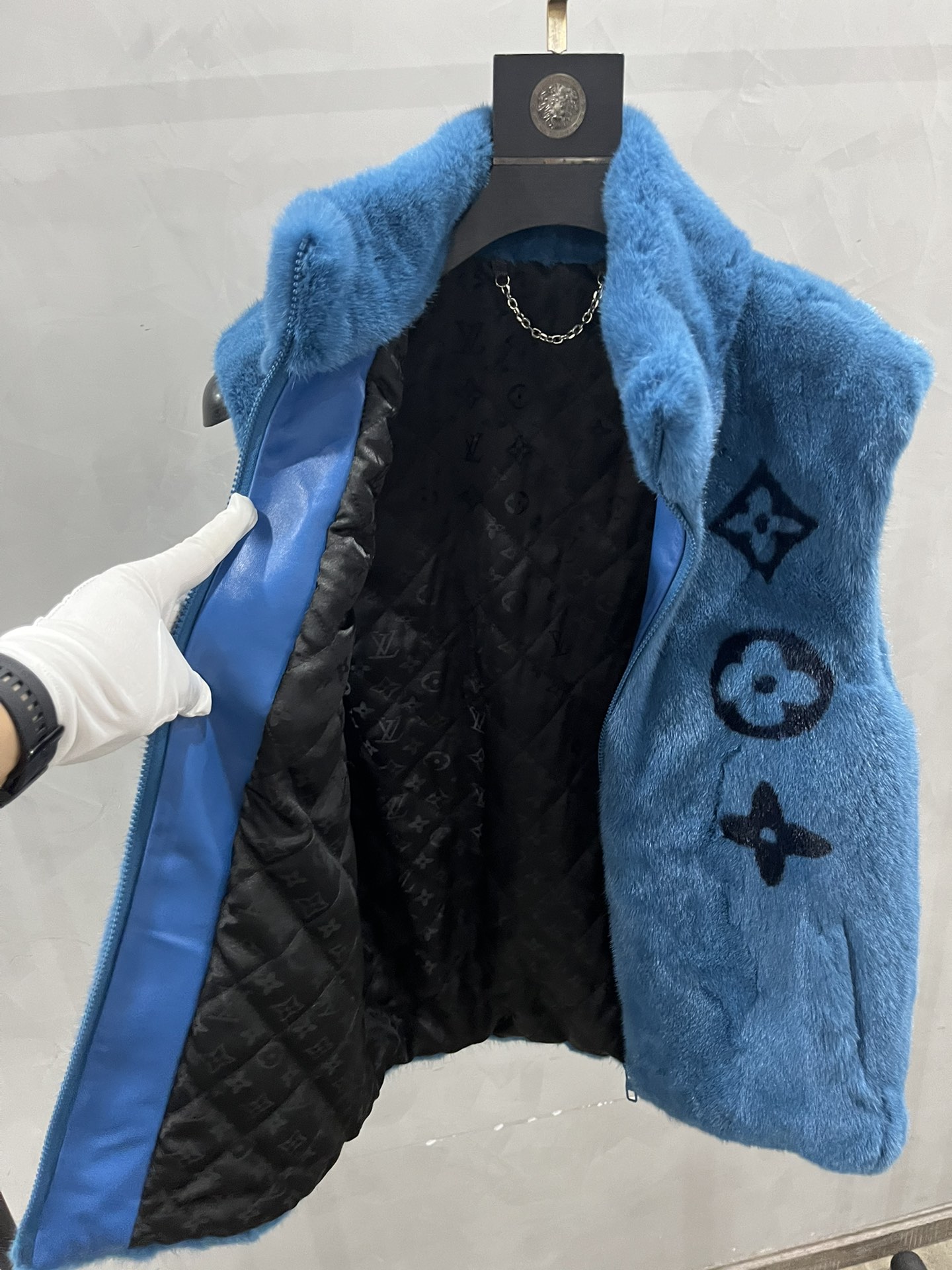 LOUIS VUITTON Мужской жилет из меха норки LOUIS VUITTON Мужской жилет из меха норки