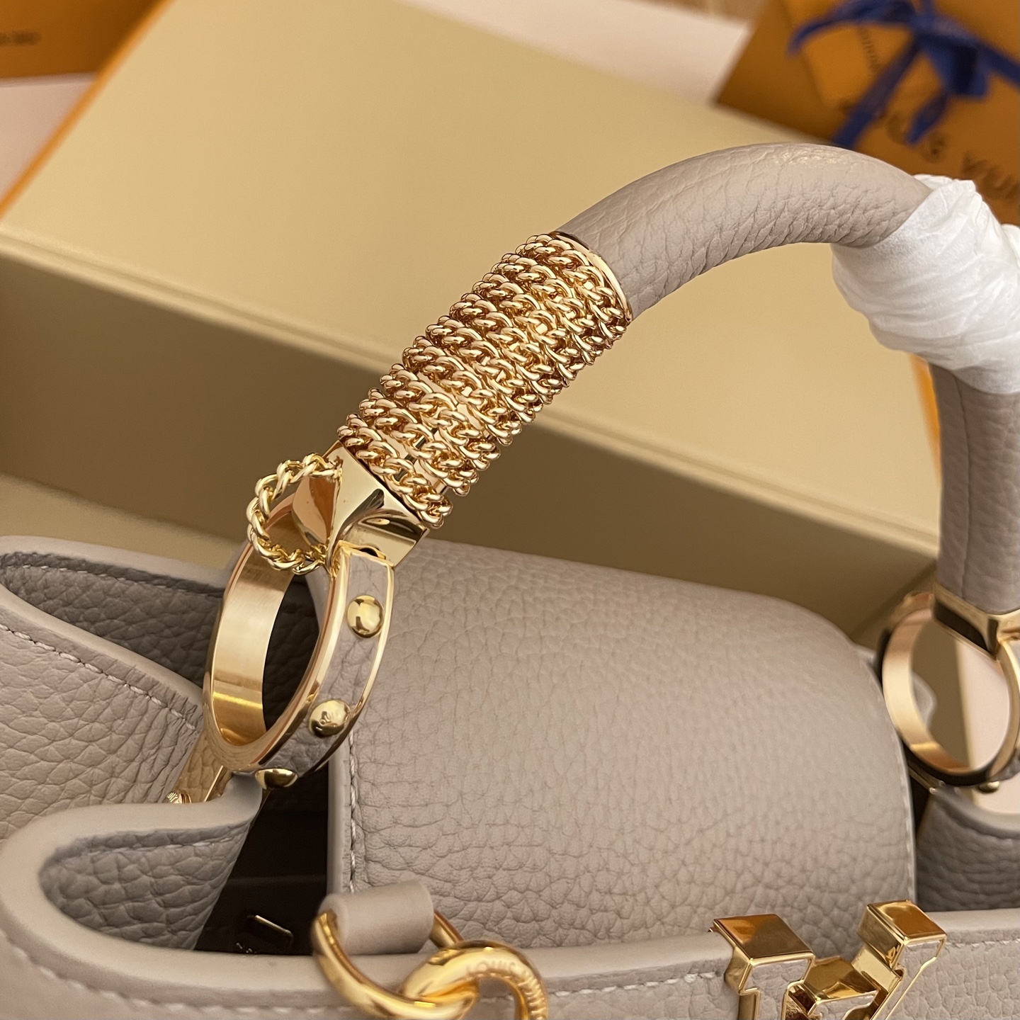 LOUIS VUITTON Женская Сумка Capucines