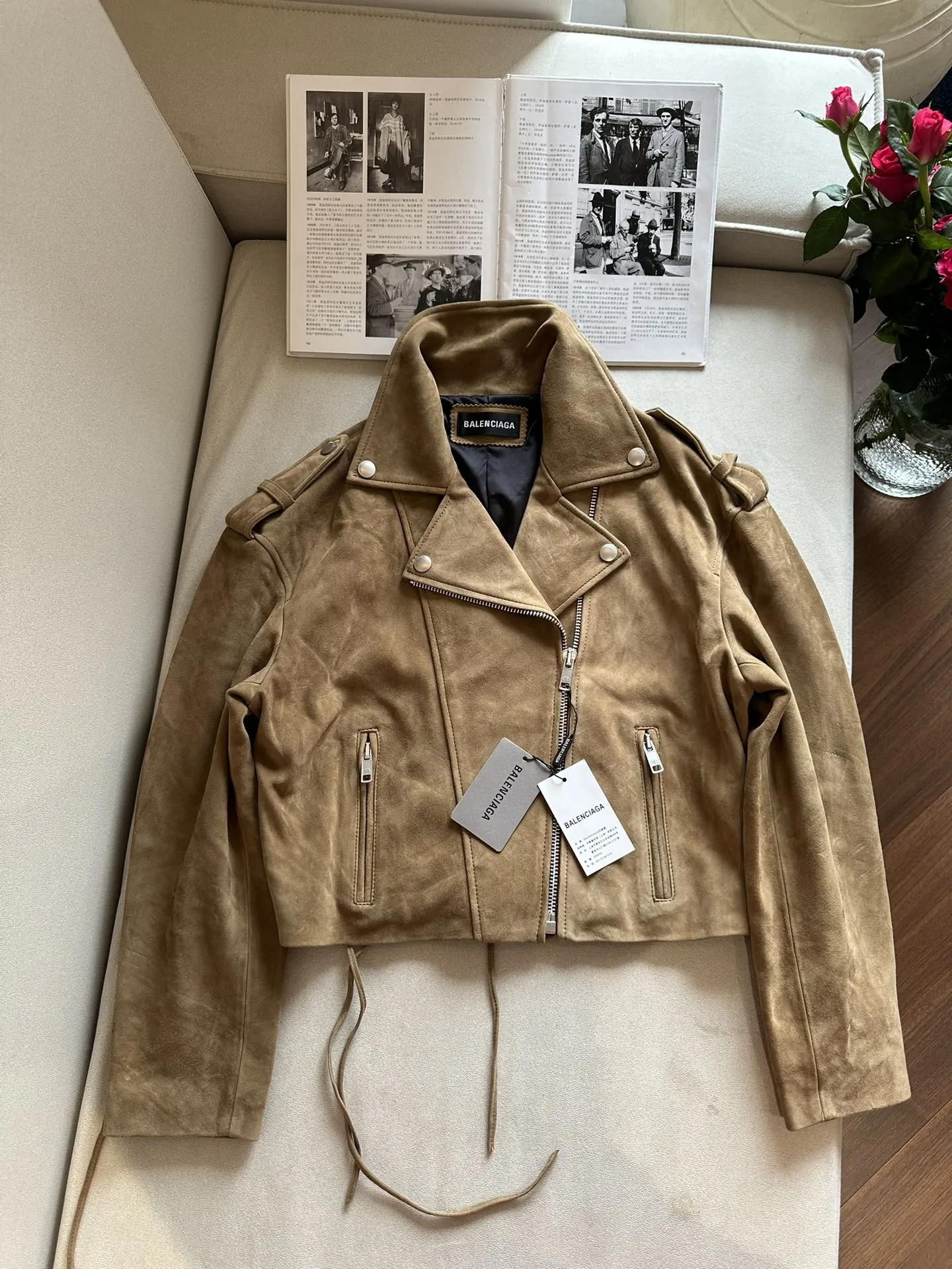 BALENCIAGA Женская куртка из замши BALENCIAGA Женская куртка из замши