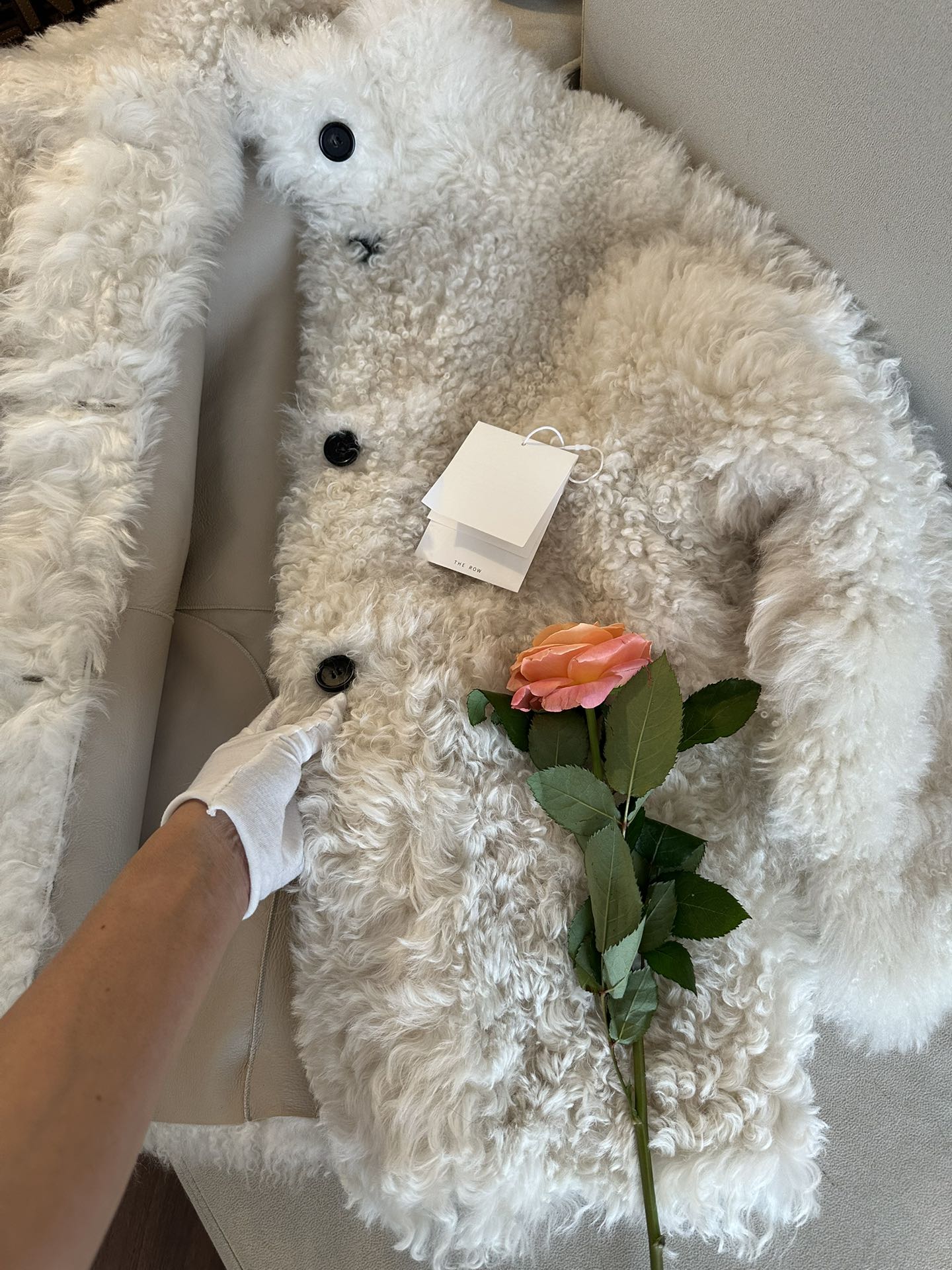 THE ROW Женская шуба из овчины  THE ROW Женская шуба из овчины