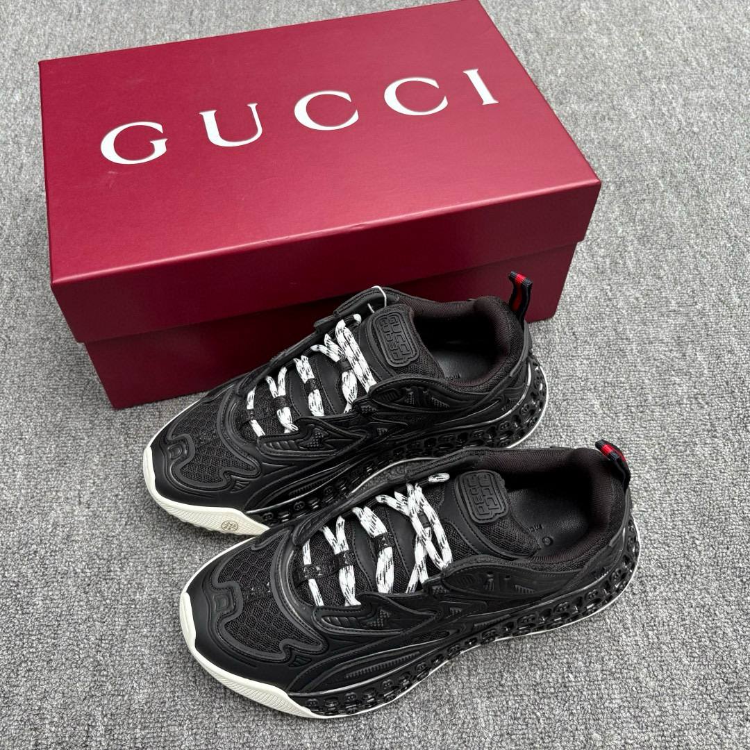 GUCCI Мужские кроссовки из премиальной комбинации натуральной кожи, замши и текстильных вставо