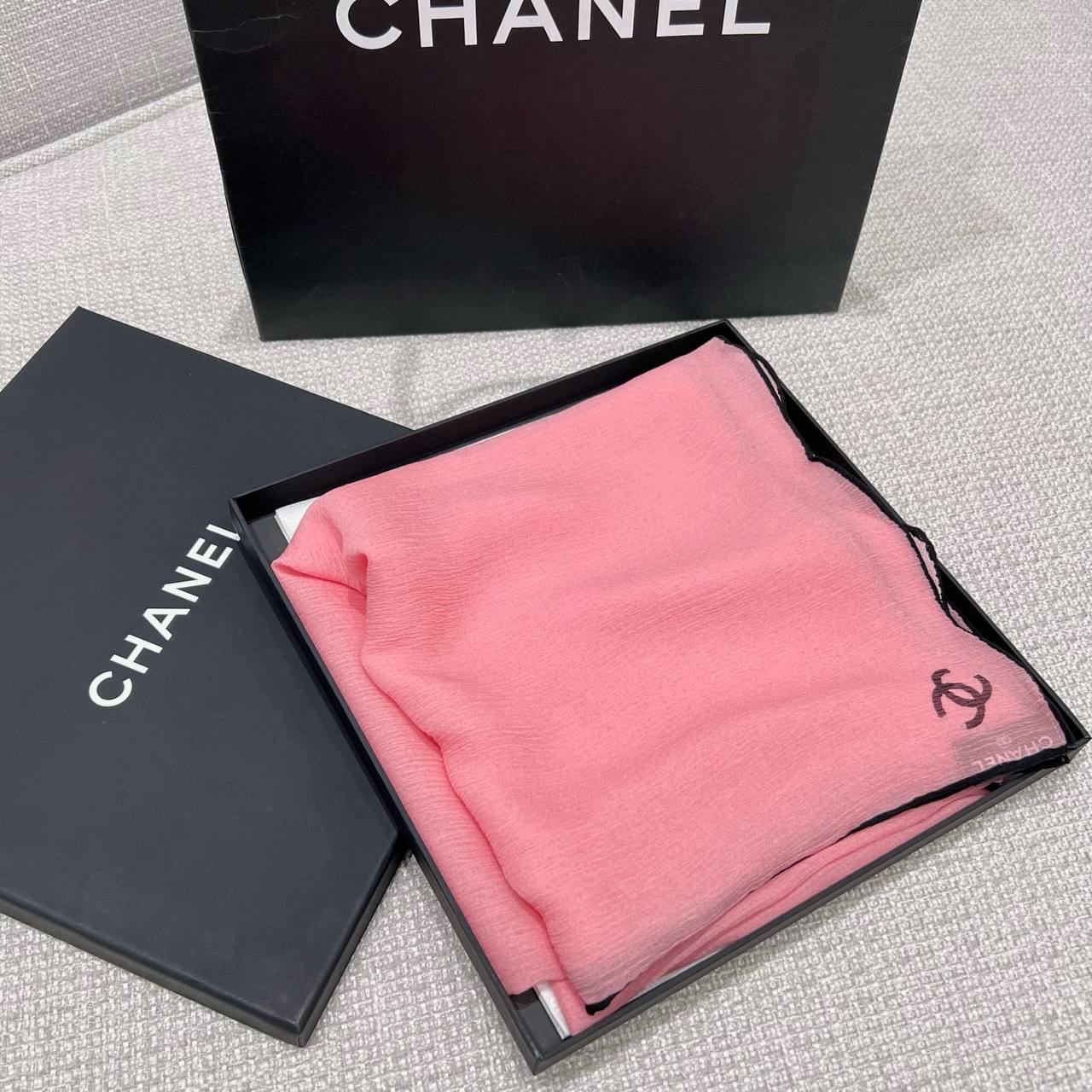 CHANEL Женский платок шёлк