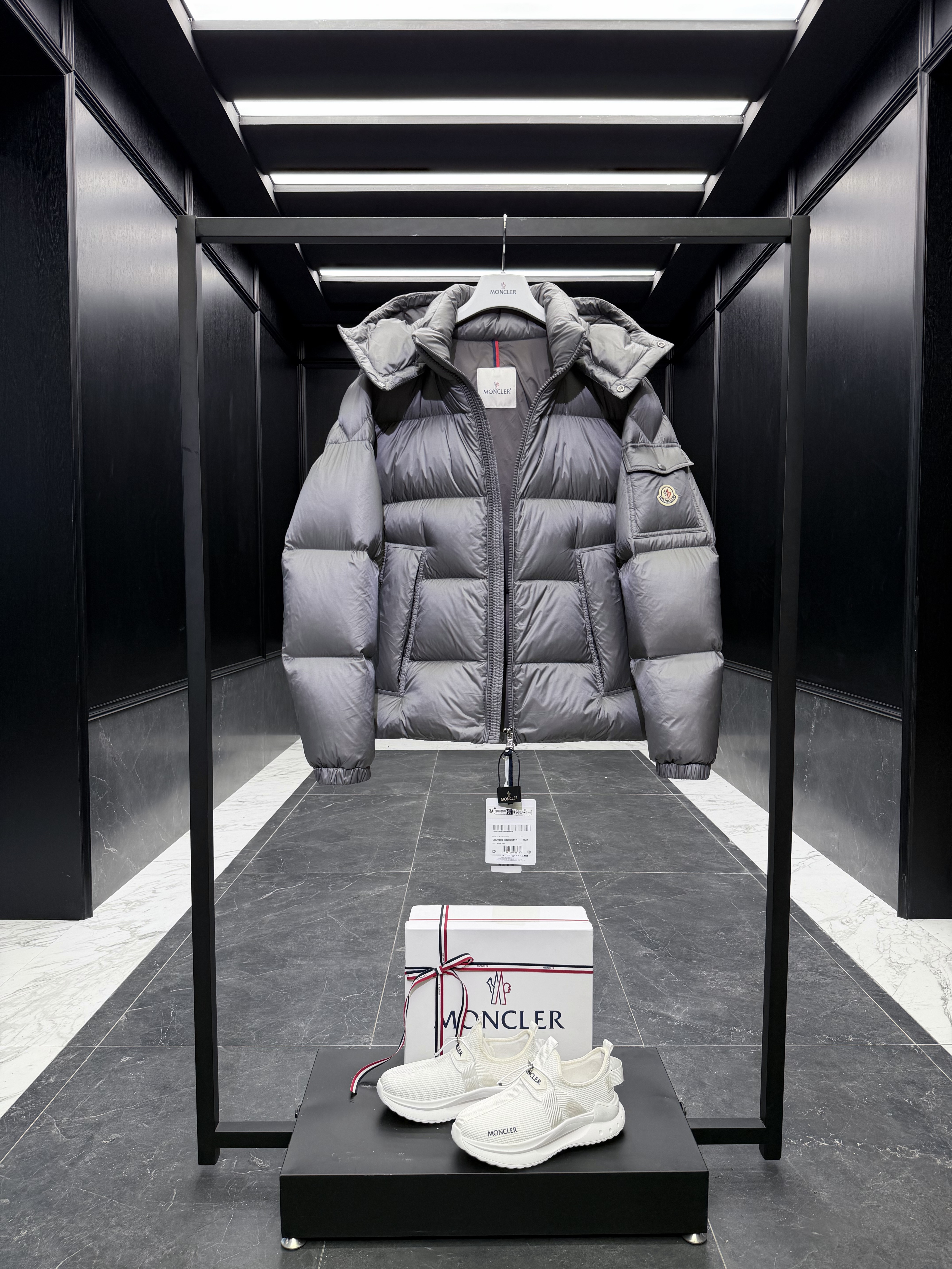 MONCLER Мужской пуховик Couyere MONCLER Мужской пуховик Couyere
