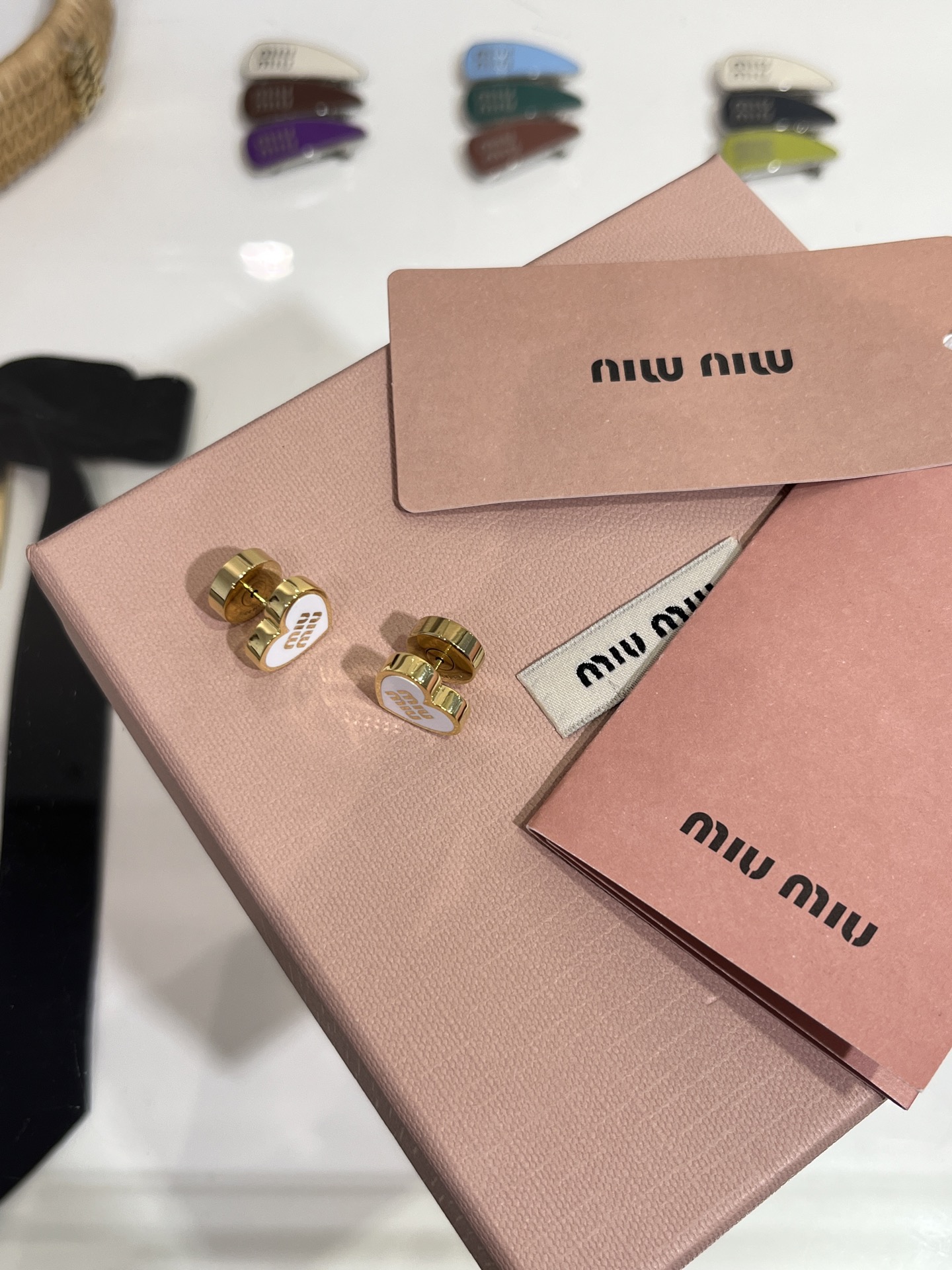 MIU MIU Женские серьги в форме сердца MIU MIU Женские серьги в форме сердца