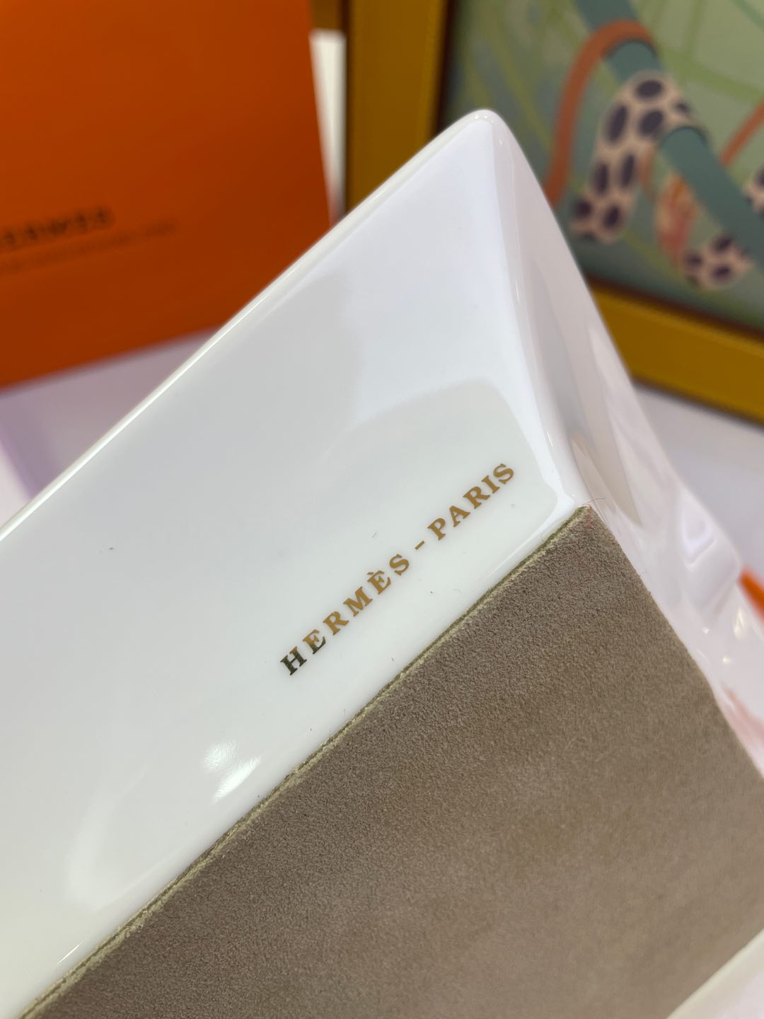 HERMES Пепельница Mosaique au 24 в серо‑золотой гамме HERMES Пепельница Mosaique au 24 в серо‑золотой гамме