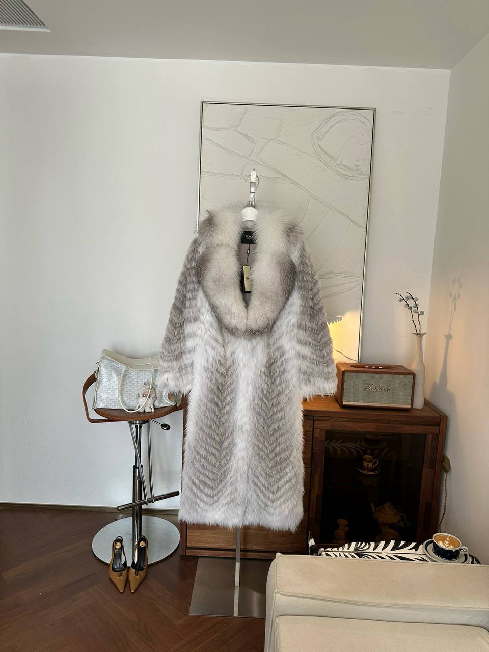 FENDI Женская шуба из лисьего меха FENDI Женская шуба из лисьего меха