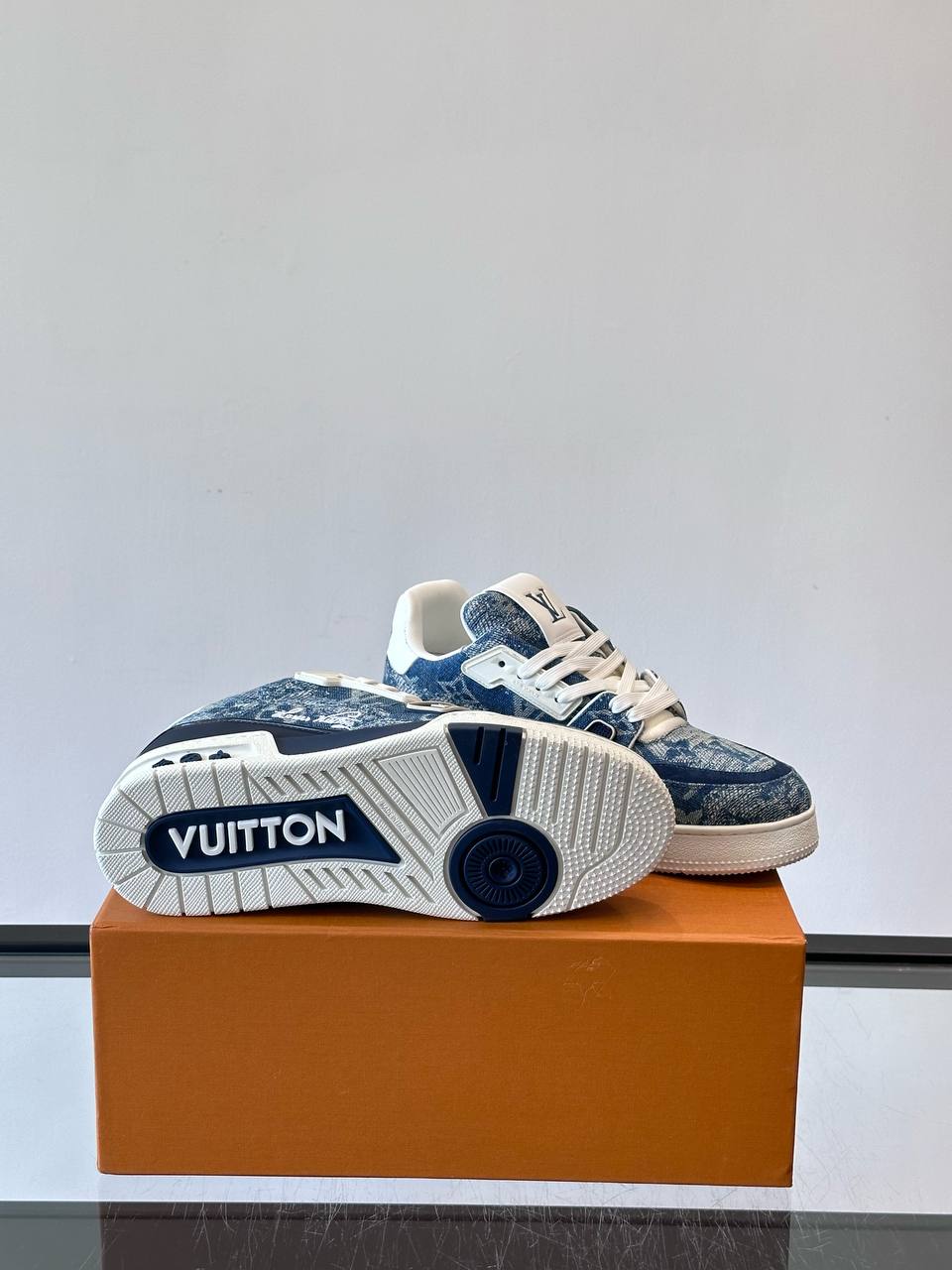 LOUIS VUITTON Мужские кроссовки в деним-стилистике LOUIS VUITTON Мужские кроссовки в деним-стилистике