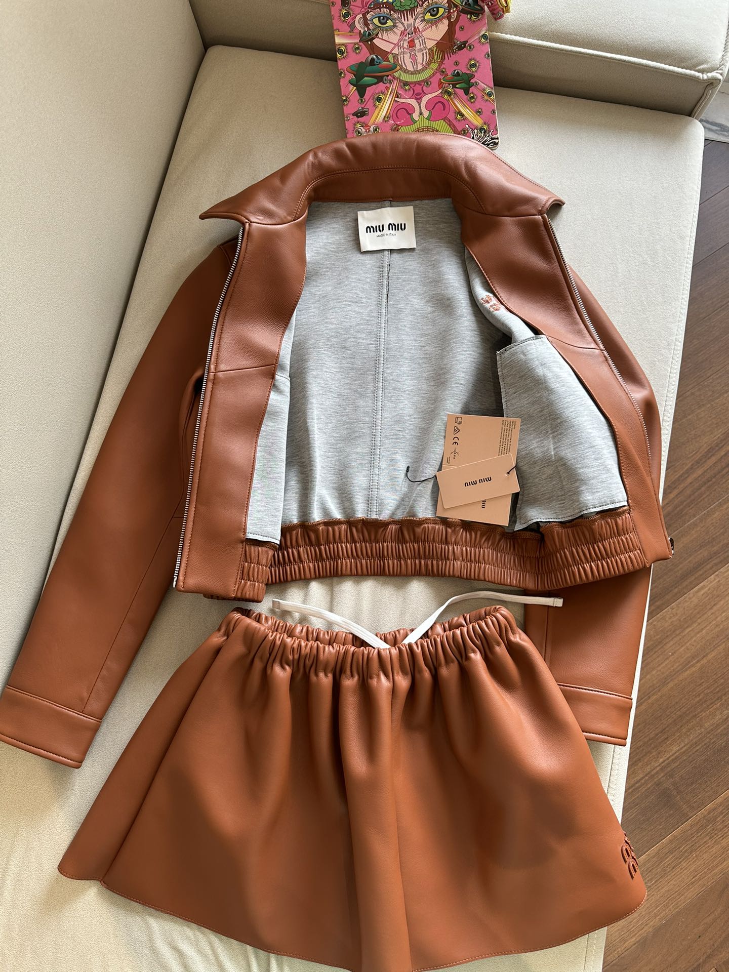 MIU MIU Женский кожаный костюм MIU MIU Женский кожаный костюм