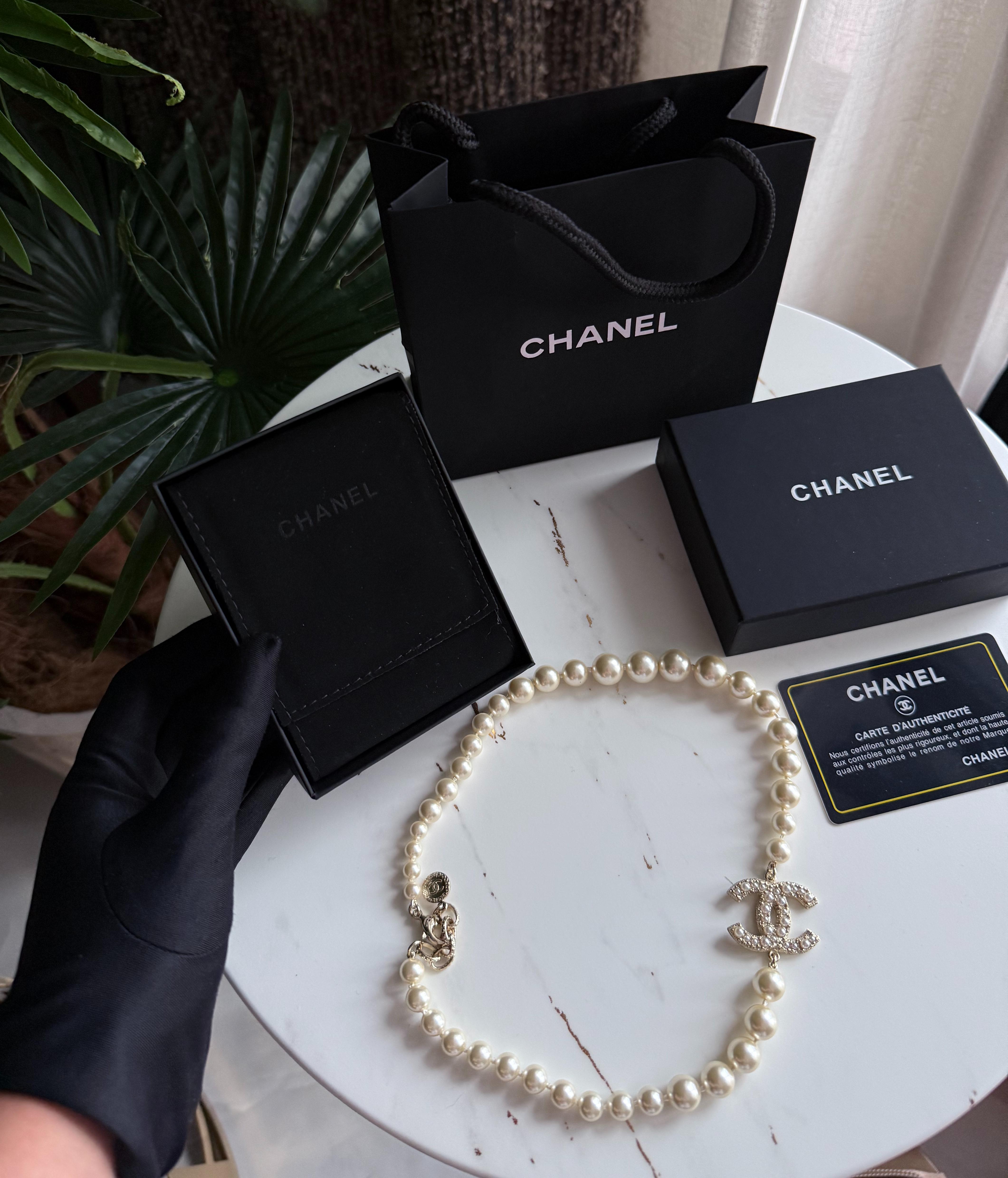CHANEL Женские серьги из латуни CHANEL Женские серьги из латуни