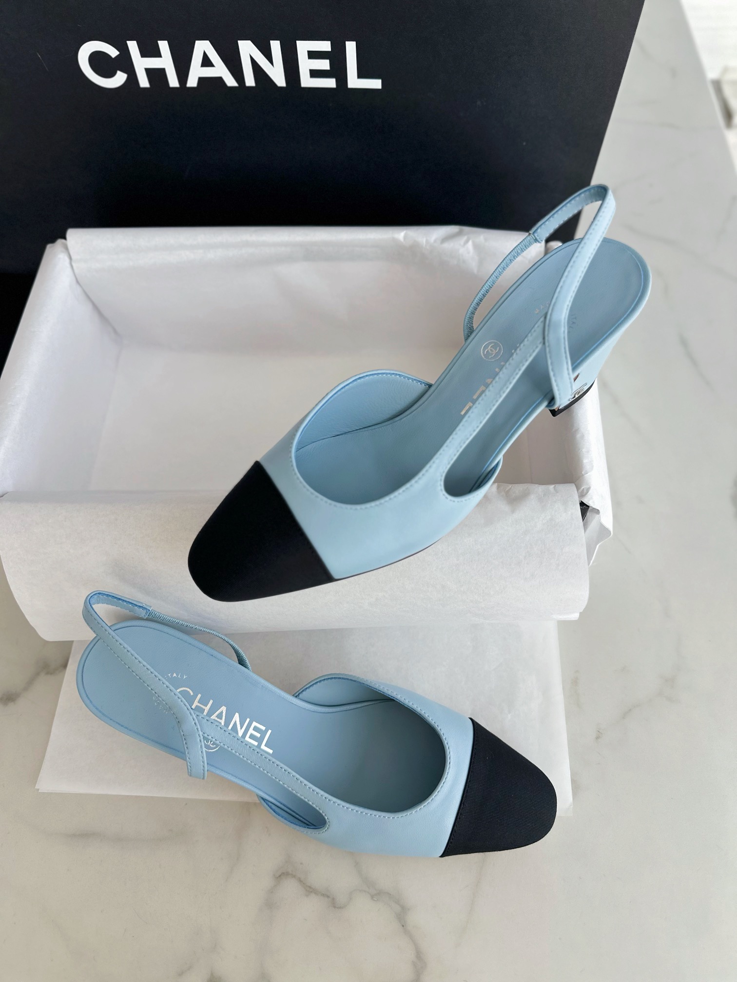 CHANEL Женские туфли слингбэки из кожи на каблуке