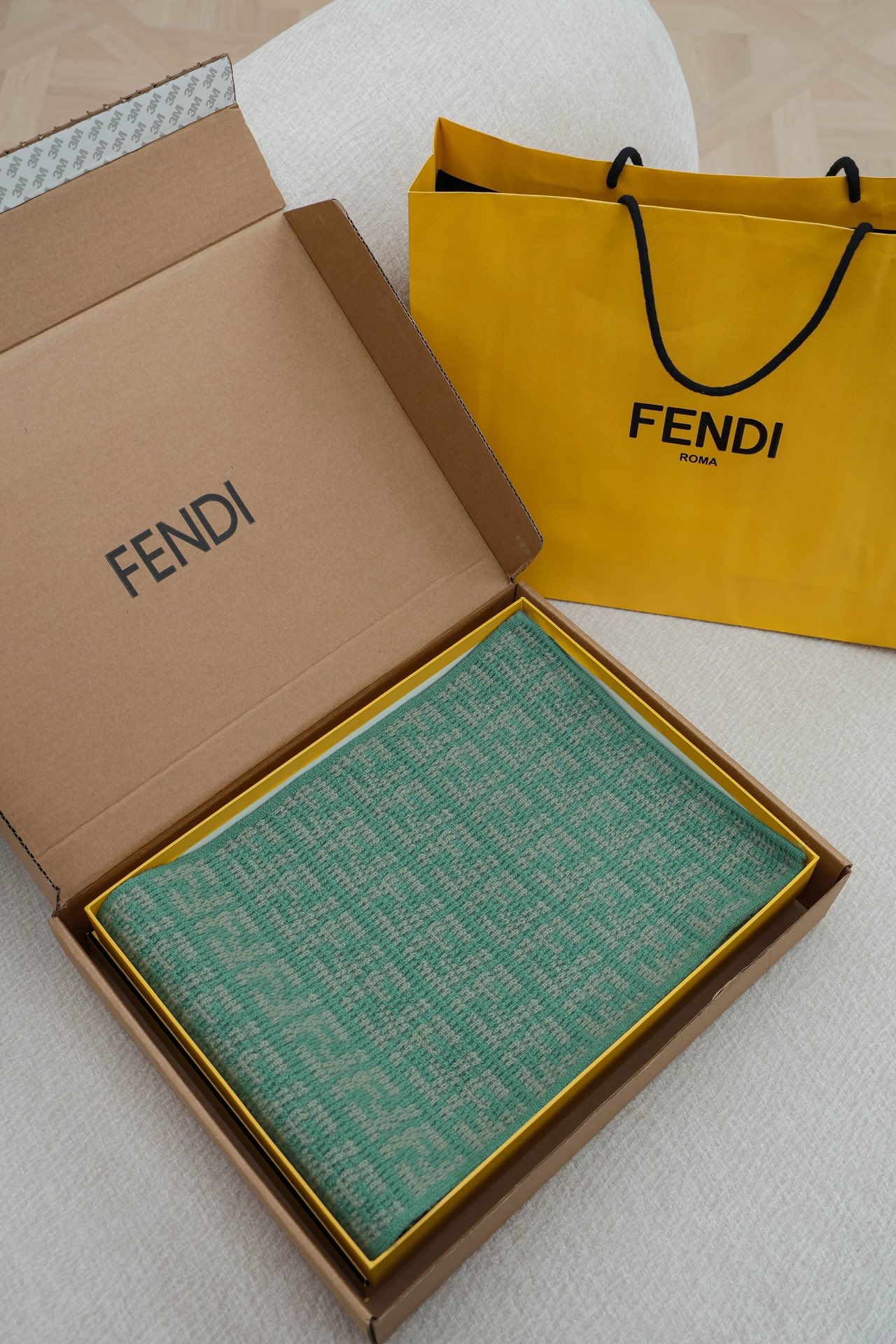 FENDI Женский шарф из кашемира с фирменным мотивом FF