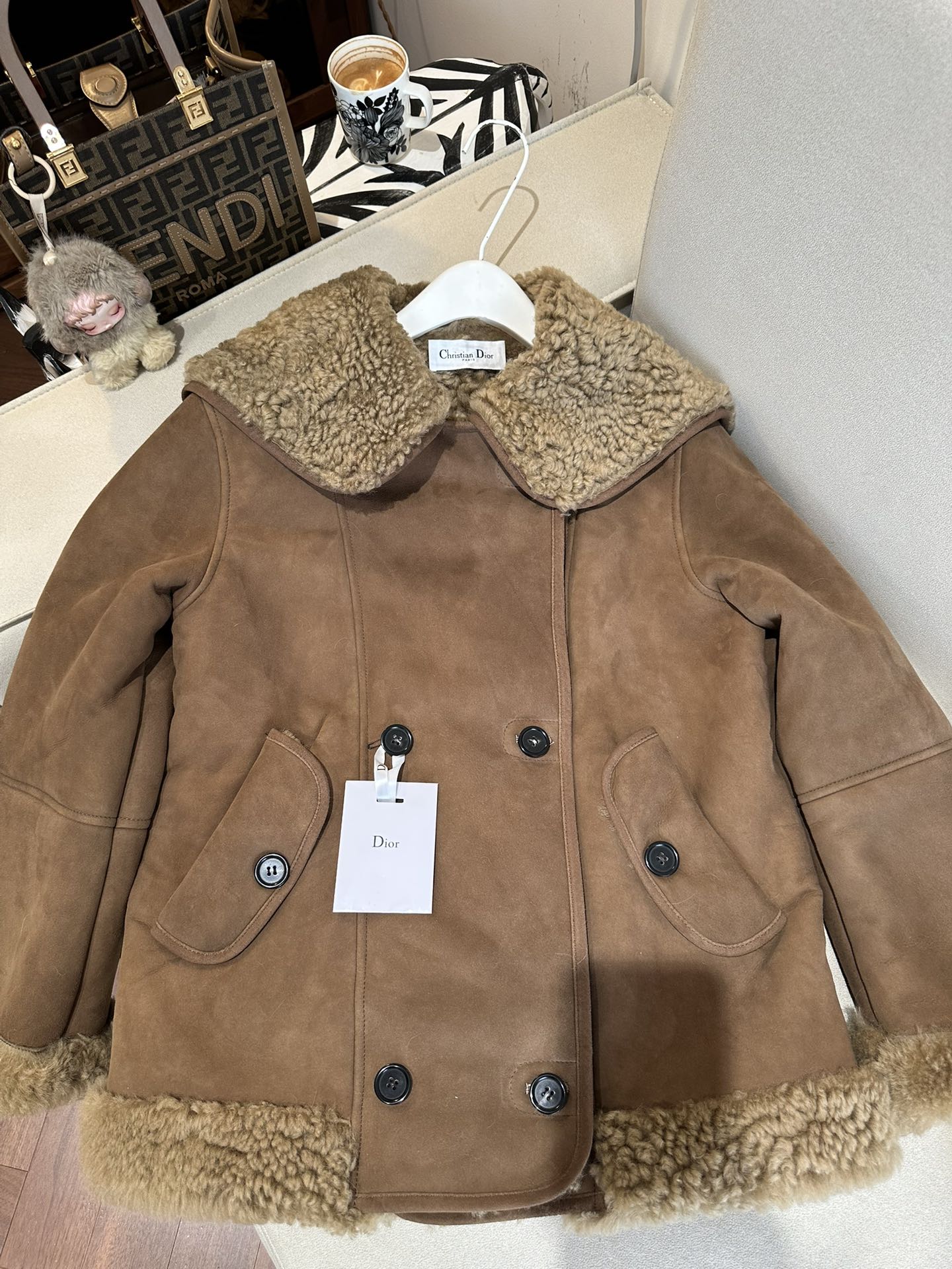 CHRISTIAN DIOR Женская дублёнка из овчины CHRISTIAN DIOR Женская дублёнка из овчины