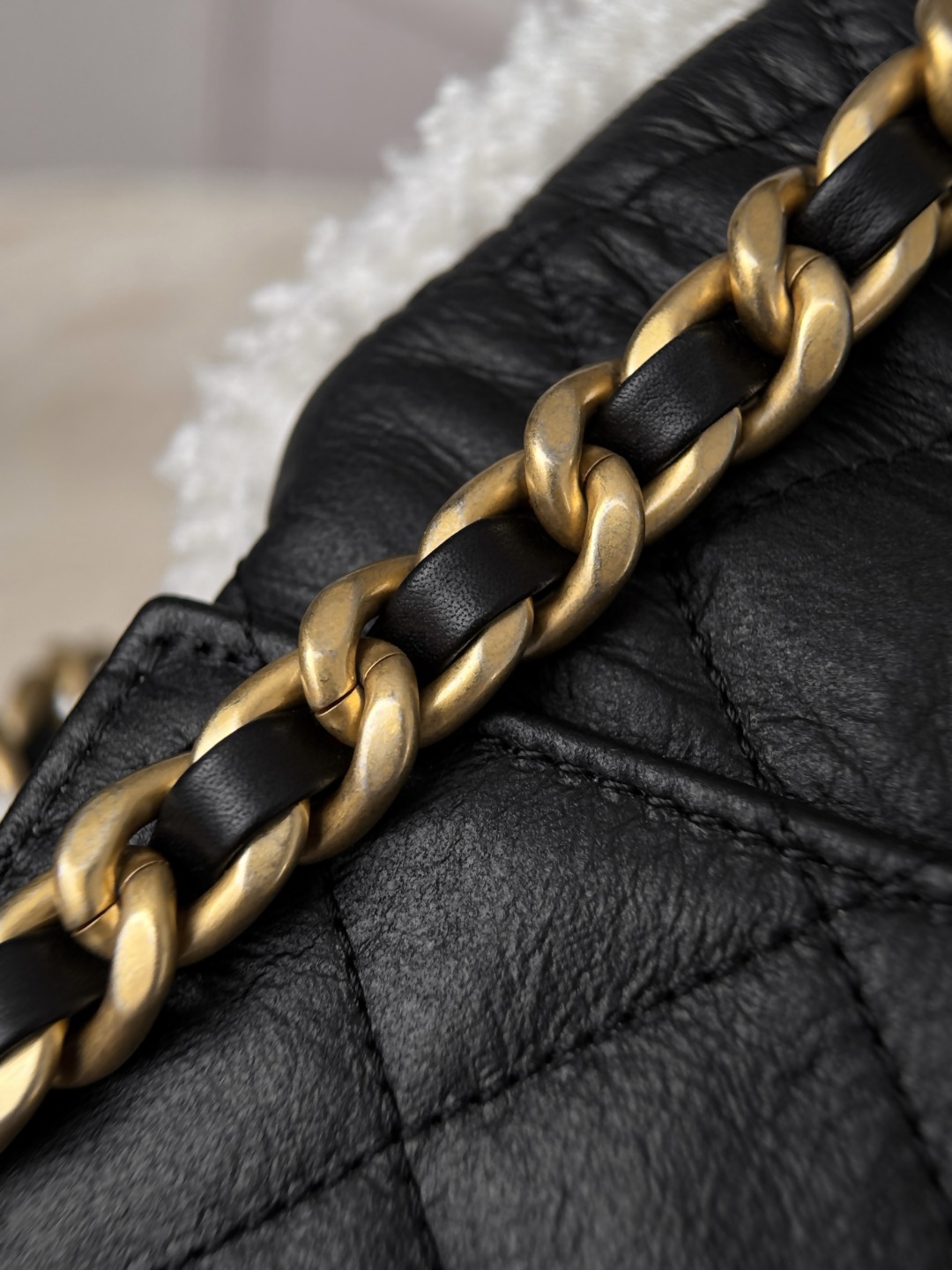 CHANEL Женская сумка Hobo 25S с мехом