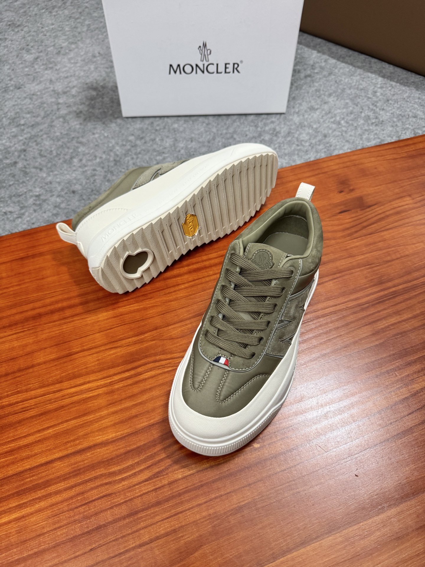 MONCLER Мужские кроссовки MONCLER Мужские кроссовки