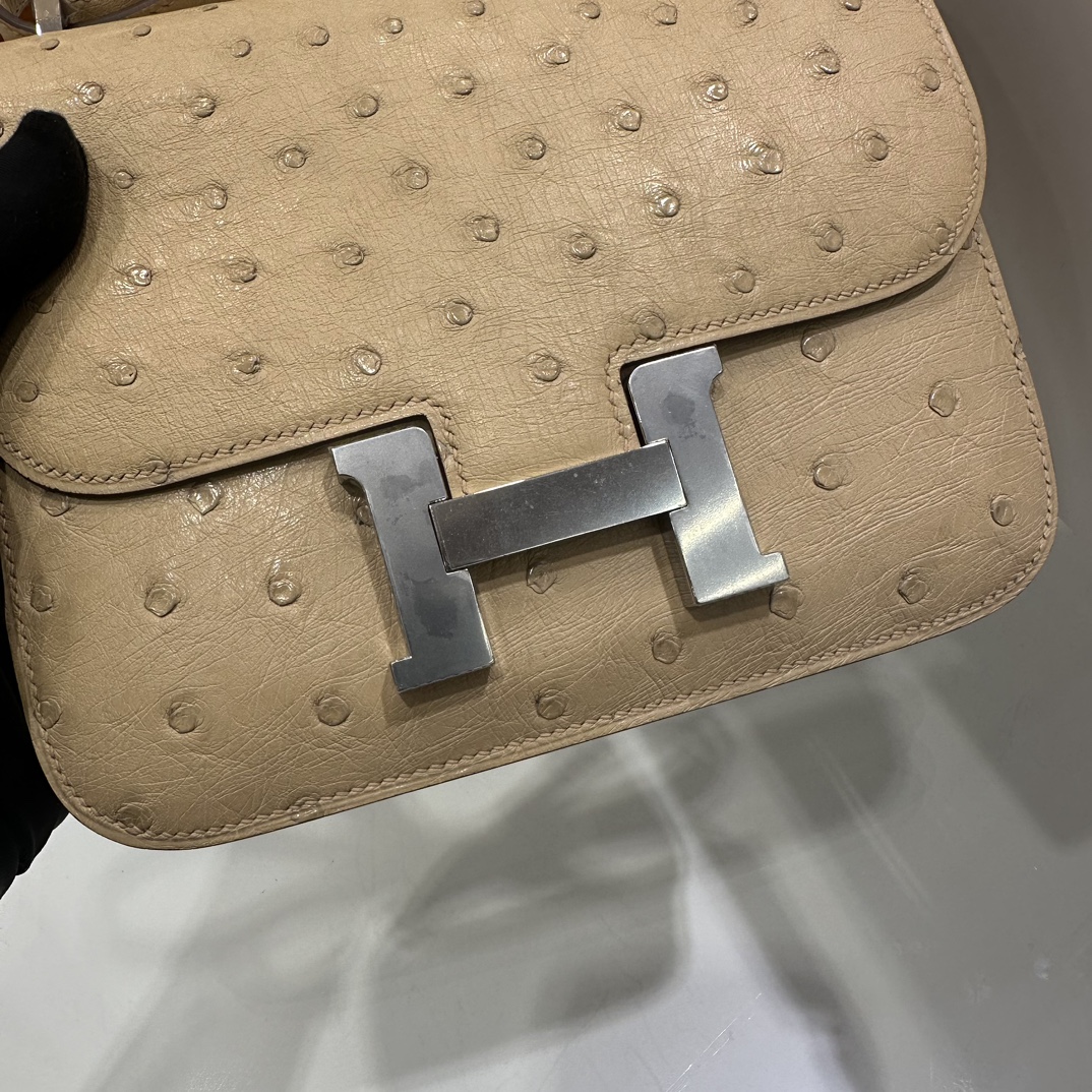 HERMES Женская сумка Constance 19 см Ostrich HERMES Женская сумка Constance 19 см Ostrich