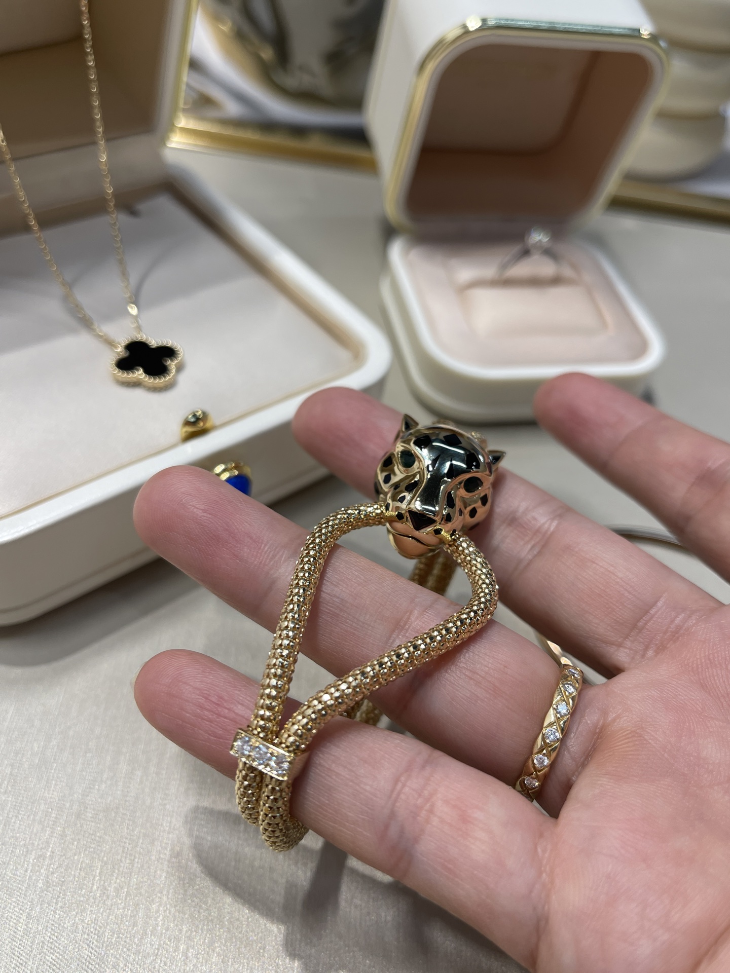 CARTIER Браслет Panthère жёлтое золото, бриллианты и оникс CARTIER Браслет Panthère жёлтое золото, бриллианты и оникс