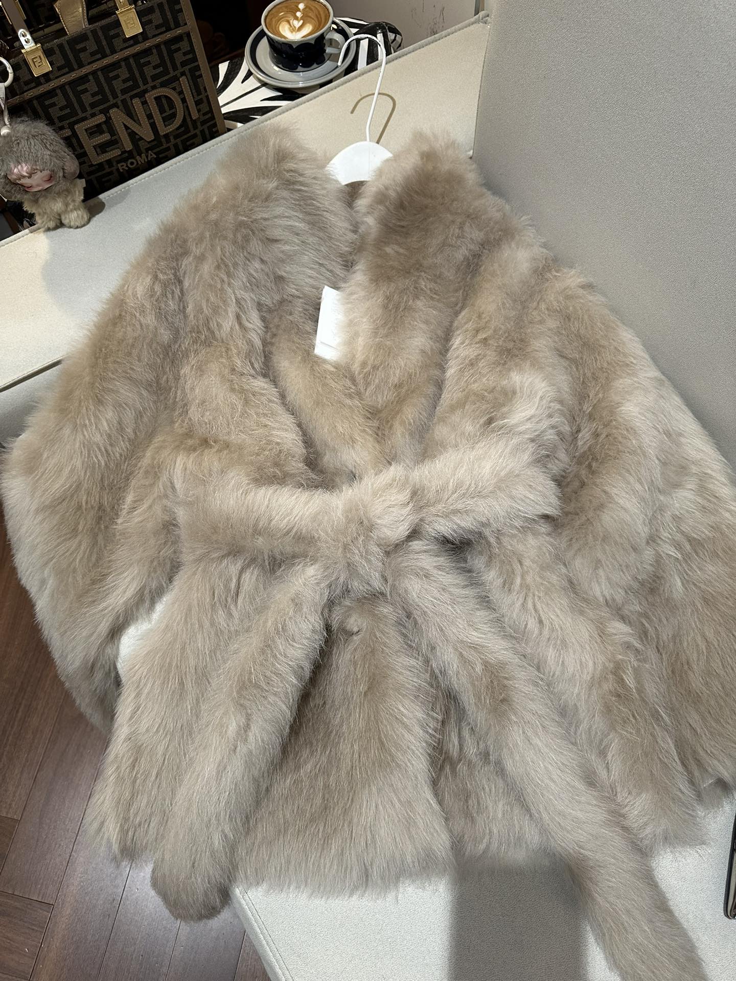 THE ROW Женская шуба из овчины THE ROW Женская шуба из овчины