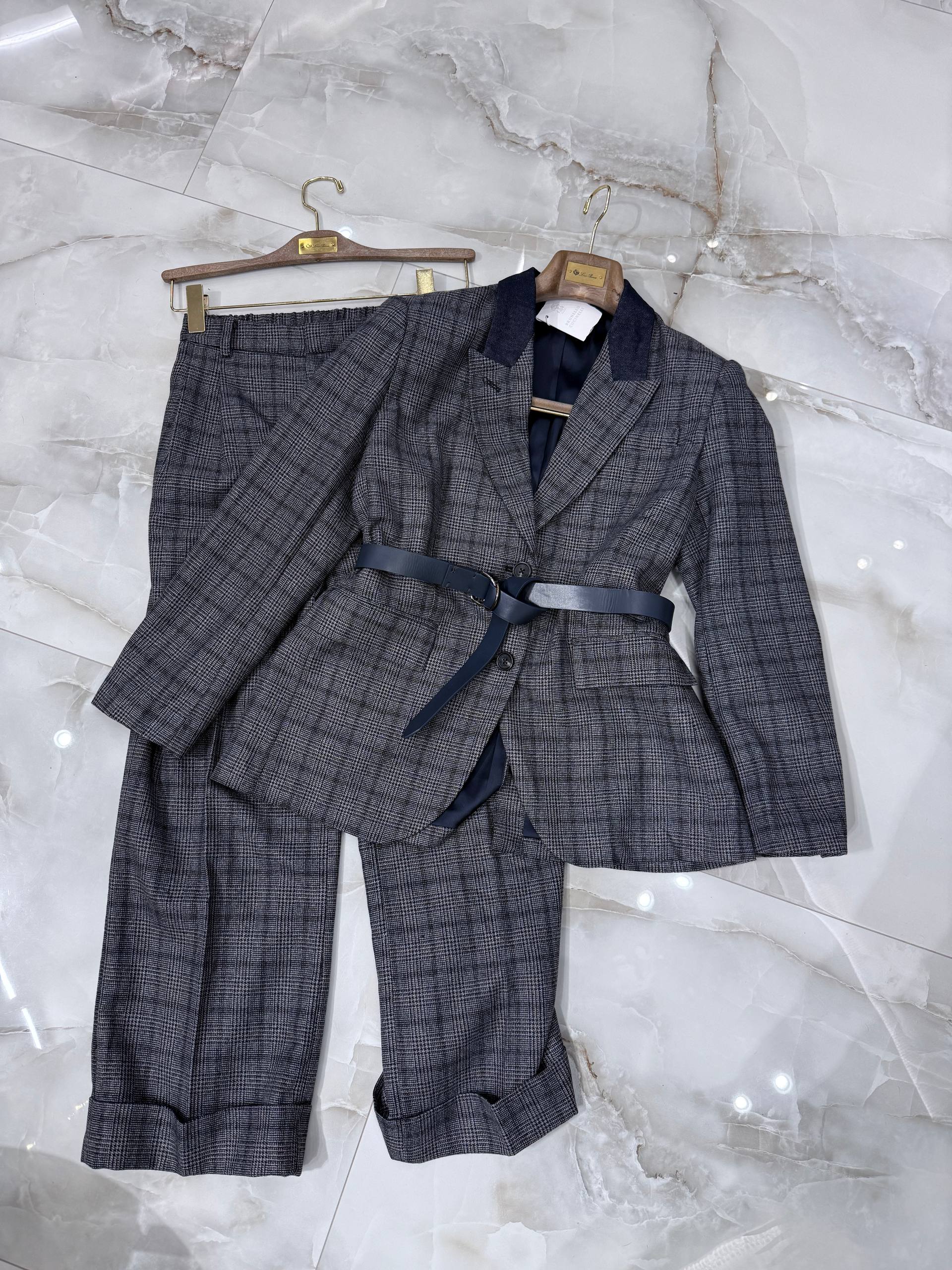 BRUNELLO CUCINELLI Женский классический костюм двойка BRUNELLO CUCINELLI Женский классический костюм двойка