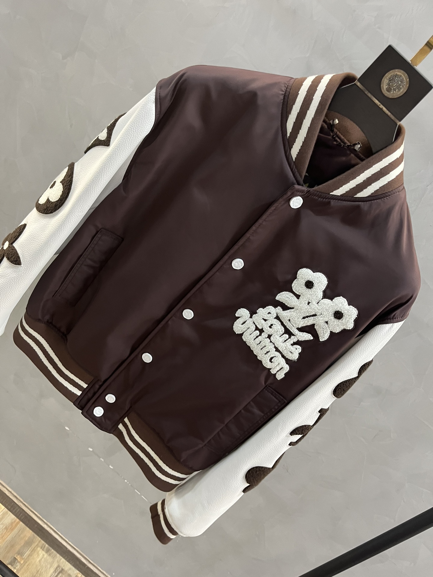 LOUIS VUITTON Мужской кожаный бомбер LOUIS VUITTON Мужской кожаный бомбер