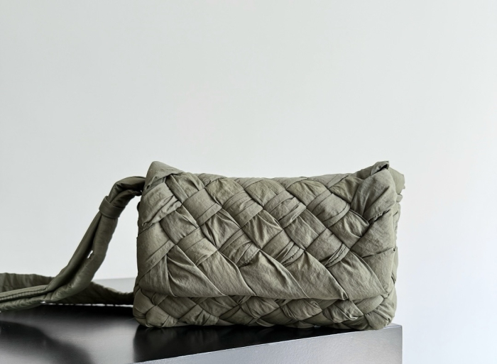 BOTTEGA VENETA Сумка Rumple Messenger нейлон Small