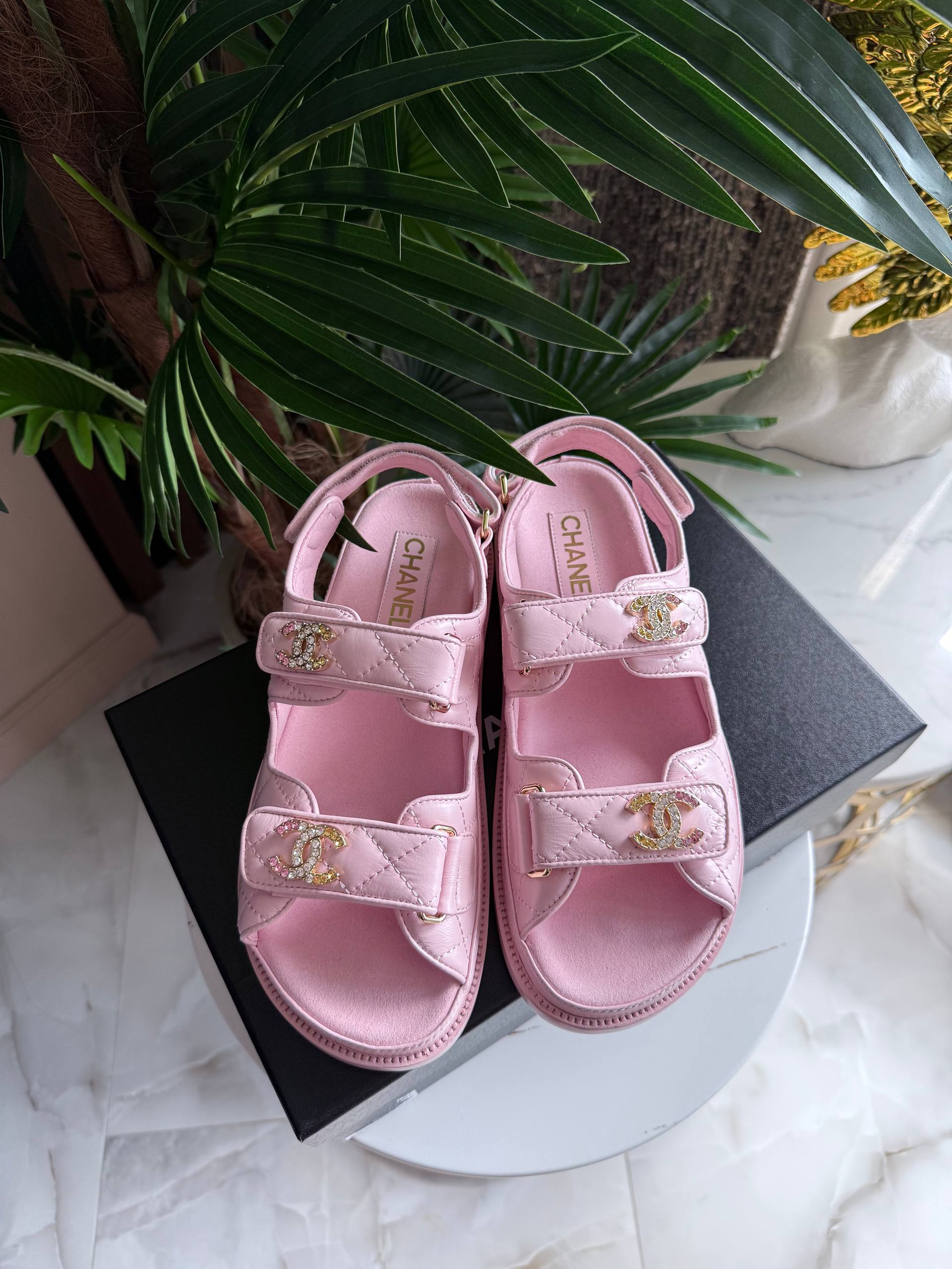 CHANEL Женские сандалии CHANEL Женские сандалии