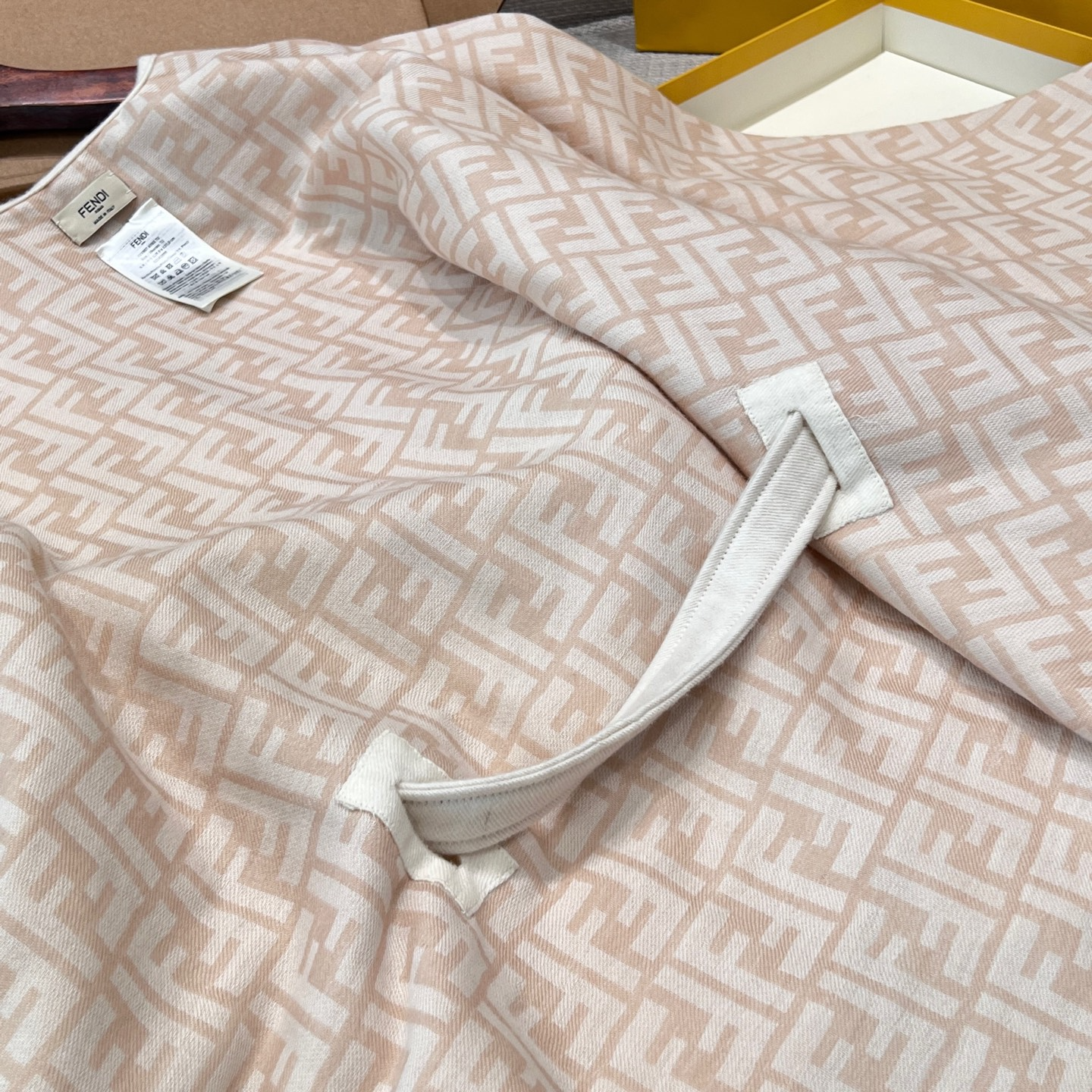 FENDI Женское пончо с поясом FENDI Женское пончо с поясом