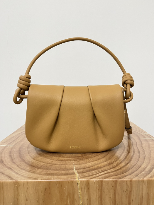LOEWE Женская сумка Paseo small