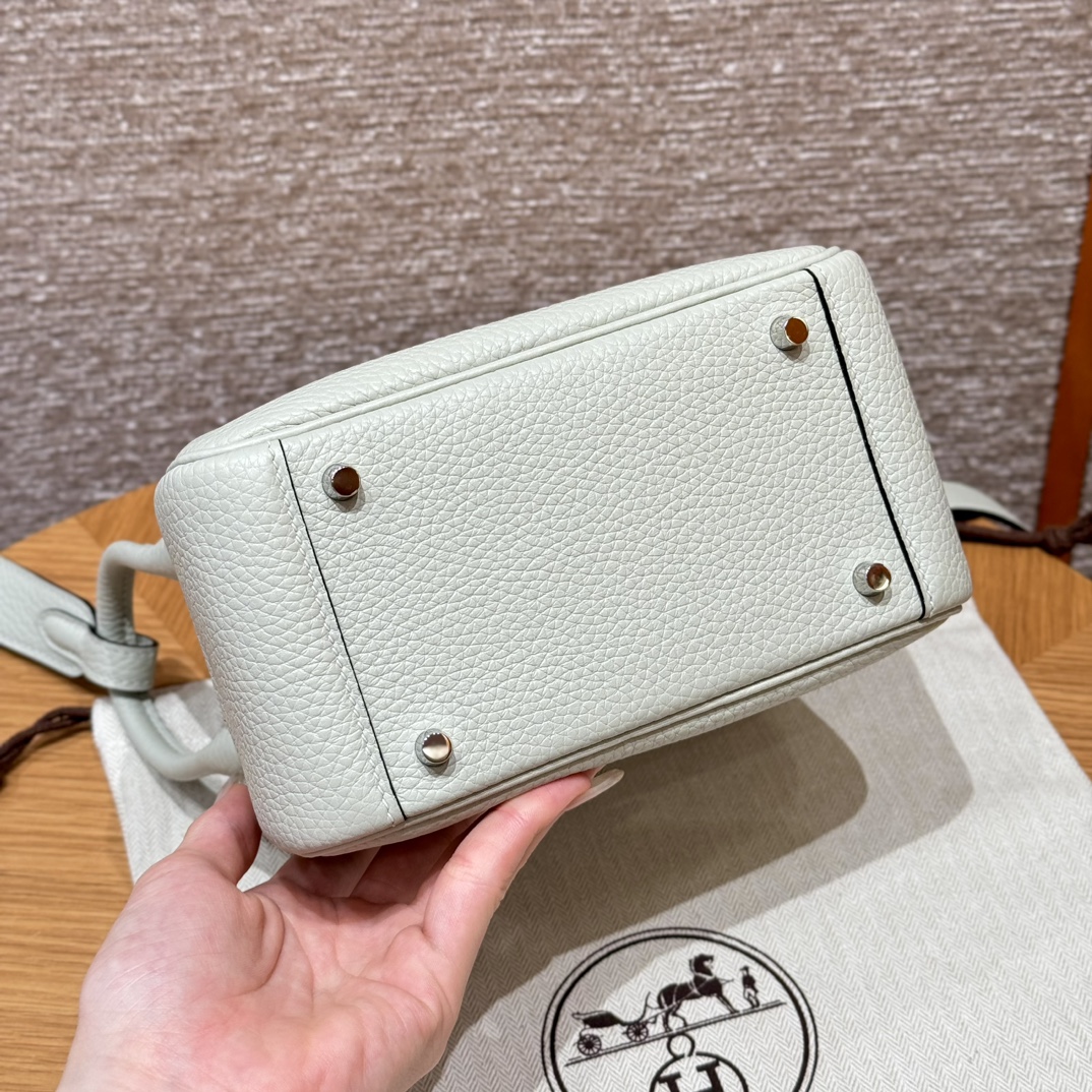 HERMES Женская сумка Lindy 19 см 0S Clemence HERMES Женская сумка Lindy 19 см 0S Clemence