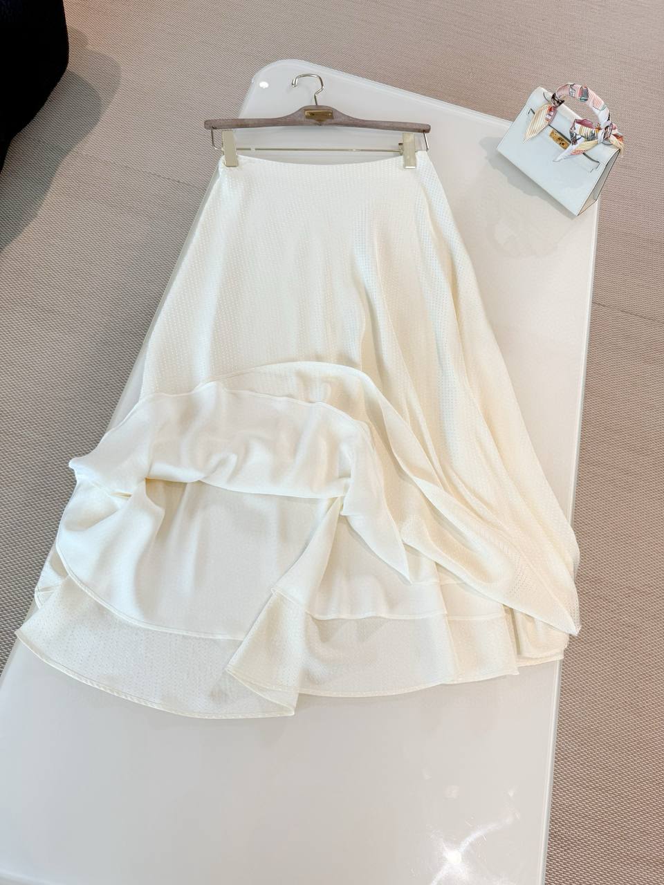 LORO PIANA Женская атласная юбка LORO PIANA Женская атласная юбка