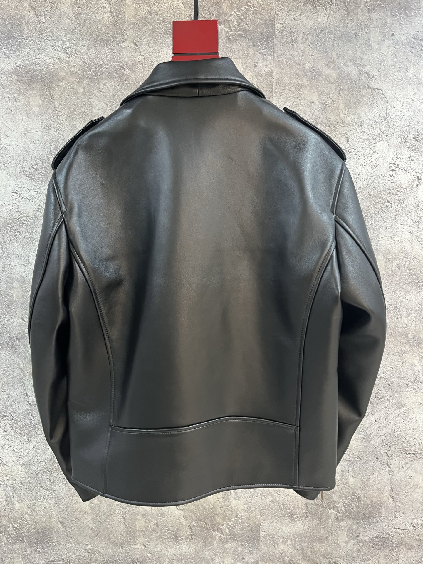 LOUIS VUITTON Мужская кожаная куртка LOUIS VUITTON Мужская кожаная куртка